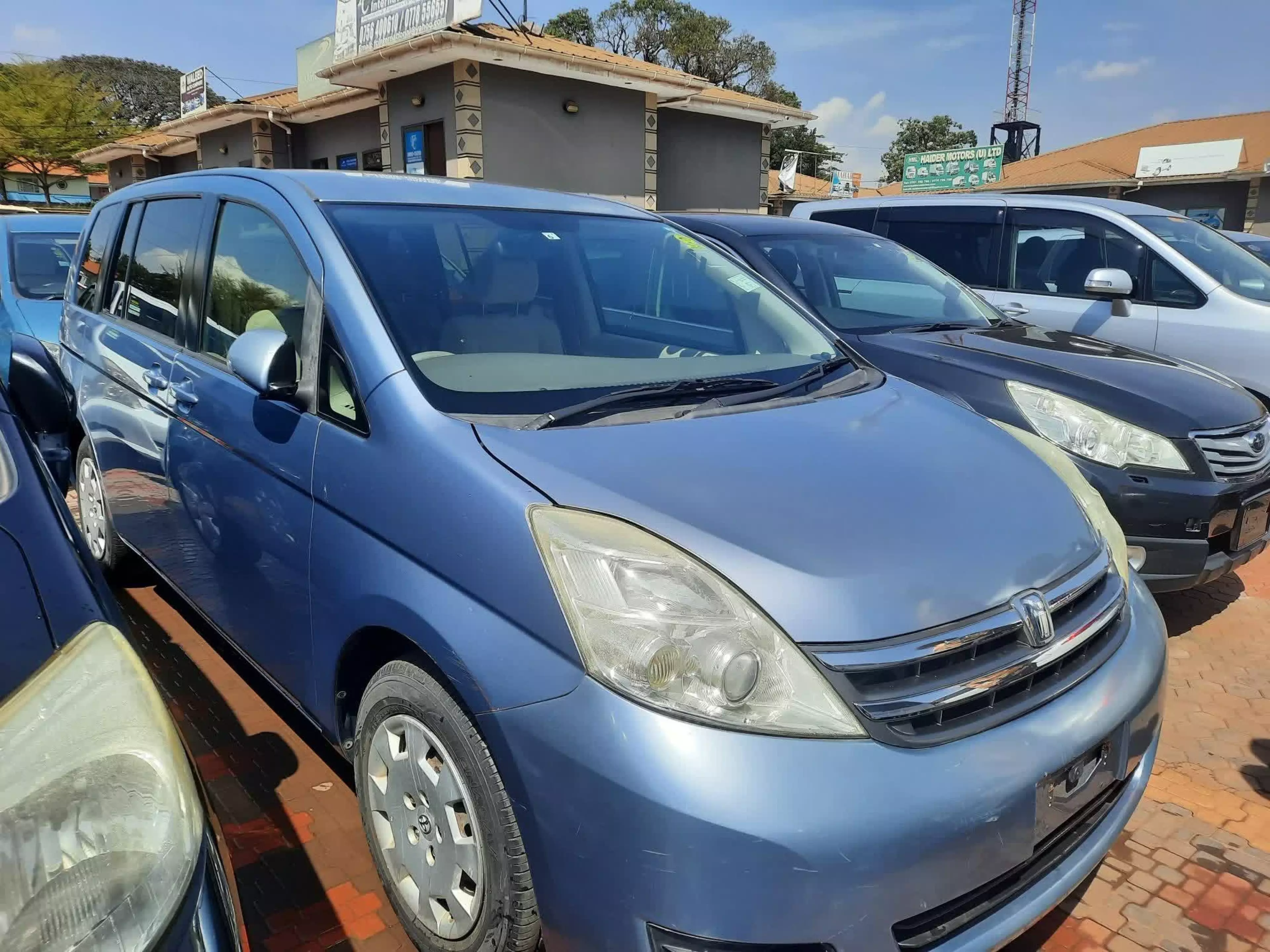 Toyota Isis  - 2008