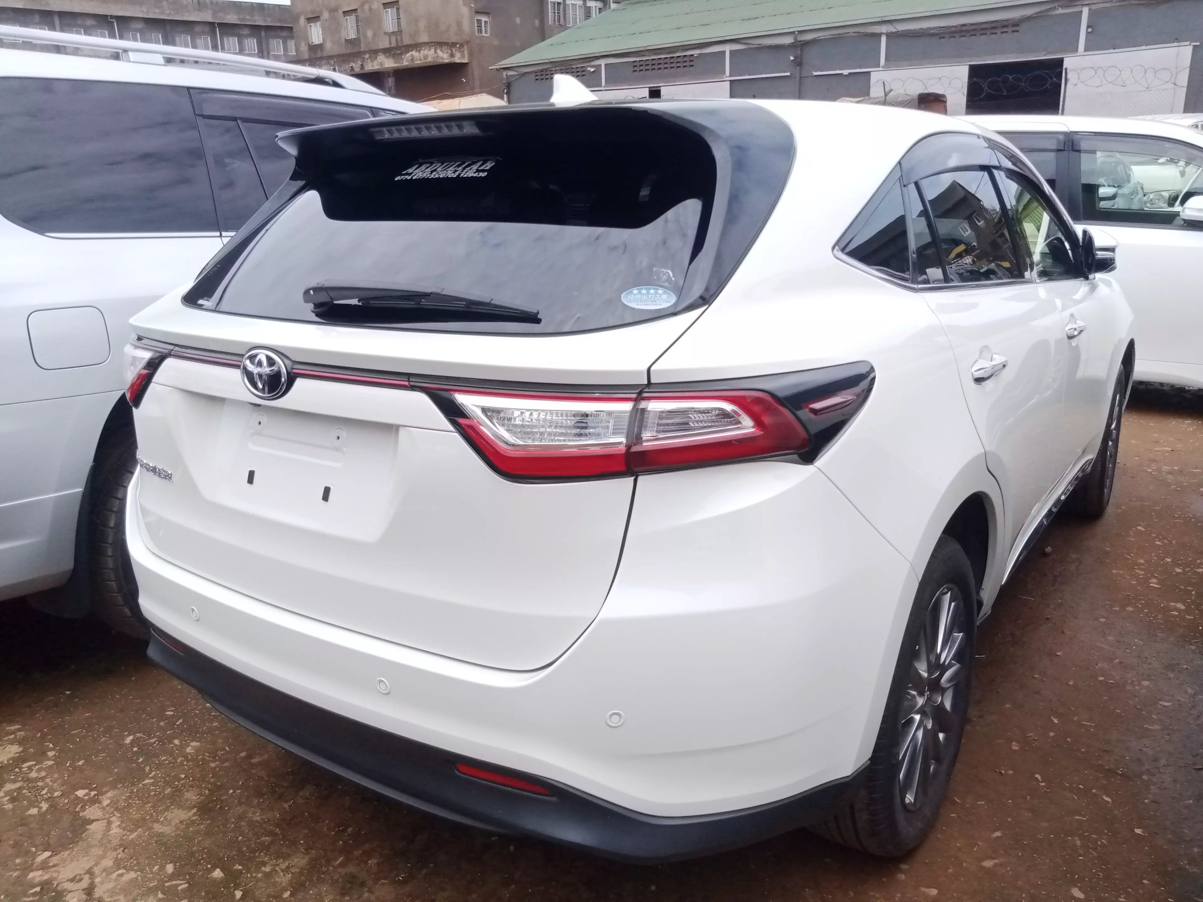 Toyota Harrier   - 2016