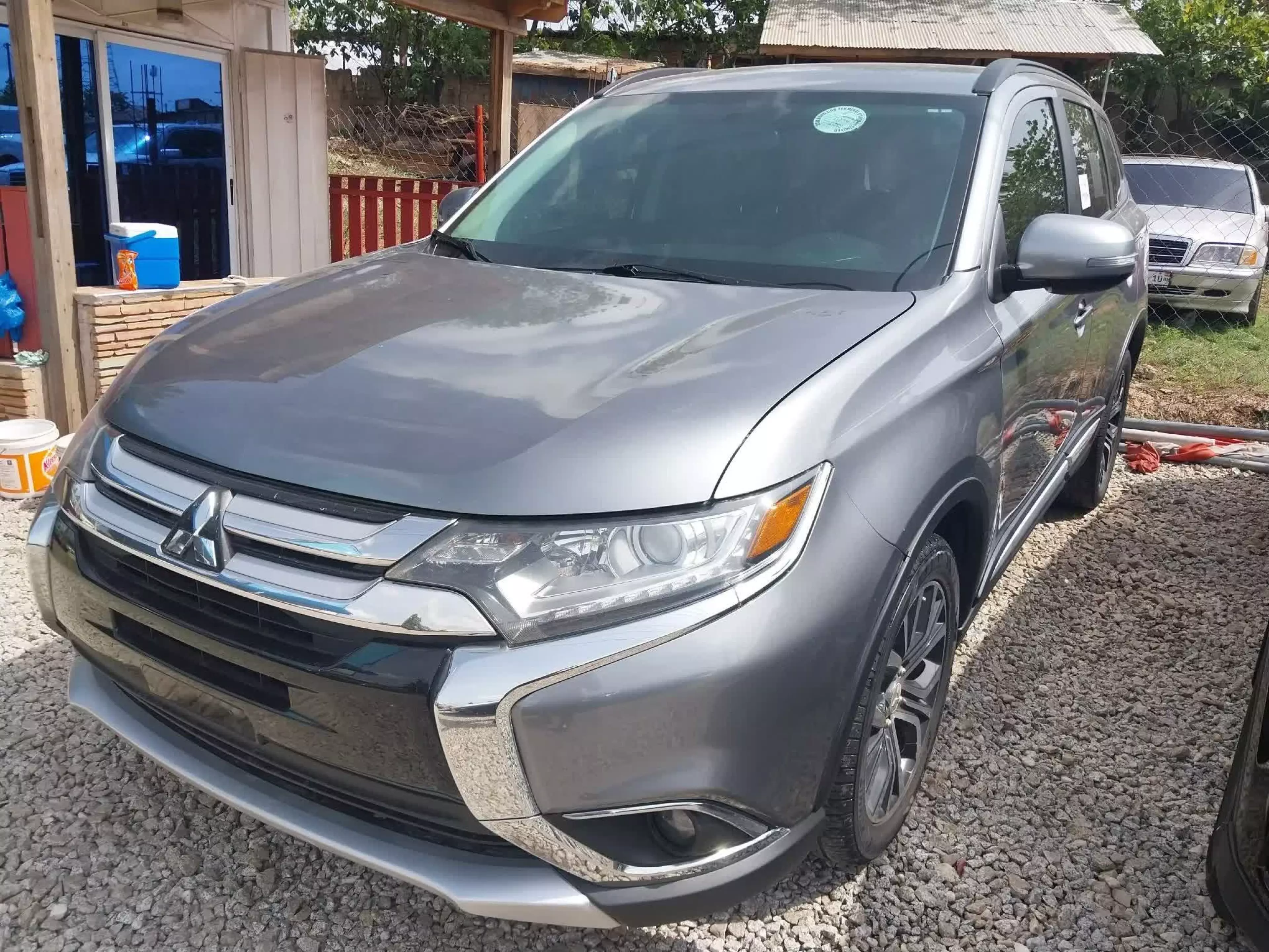 Mitsubishi OUTLANDER - 2017
