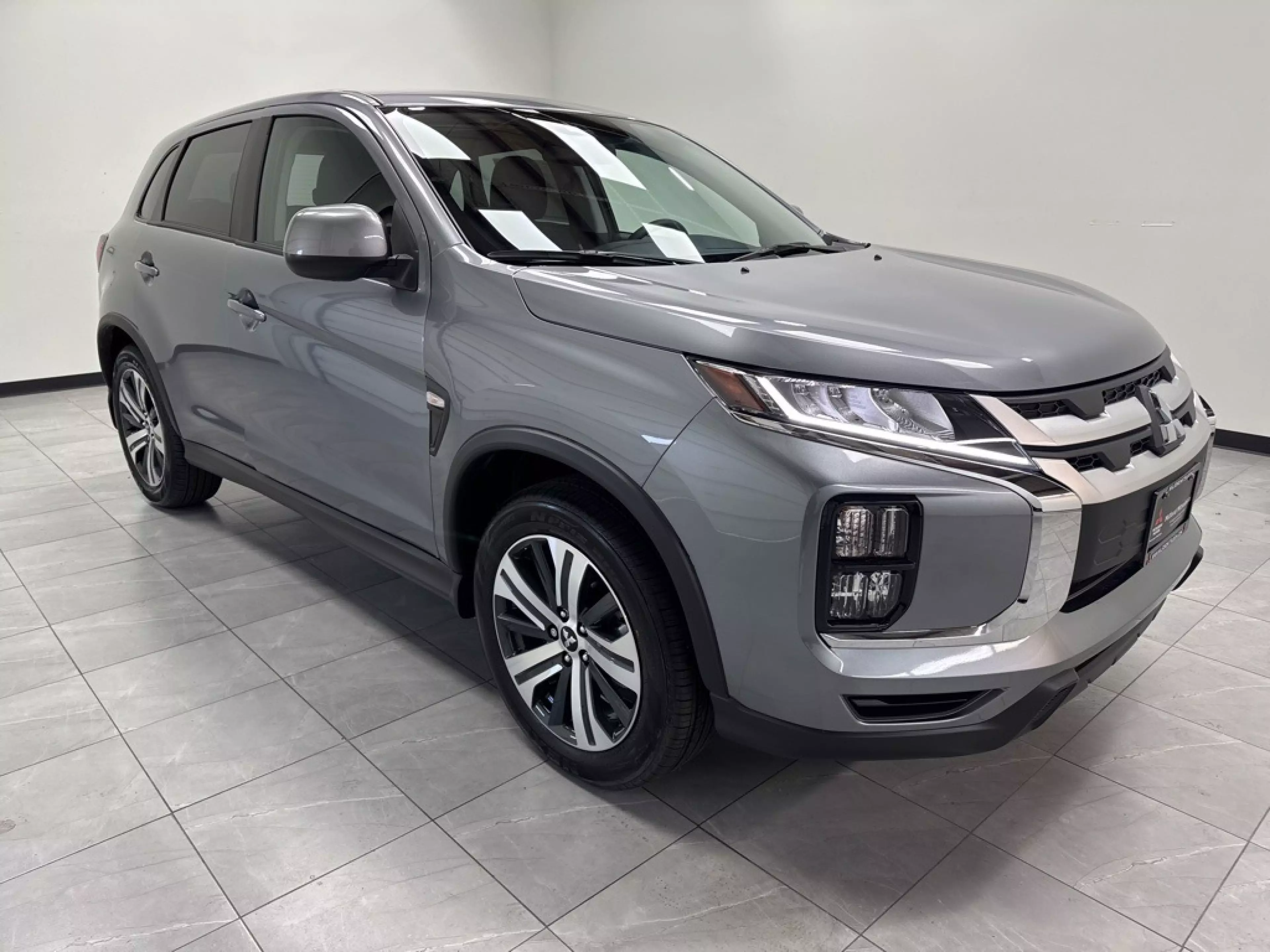 Mitsubishi Outlander Sport   - 2025