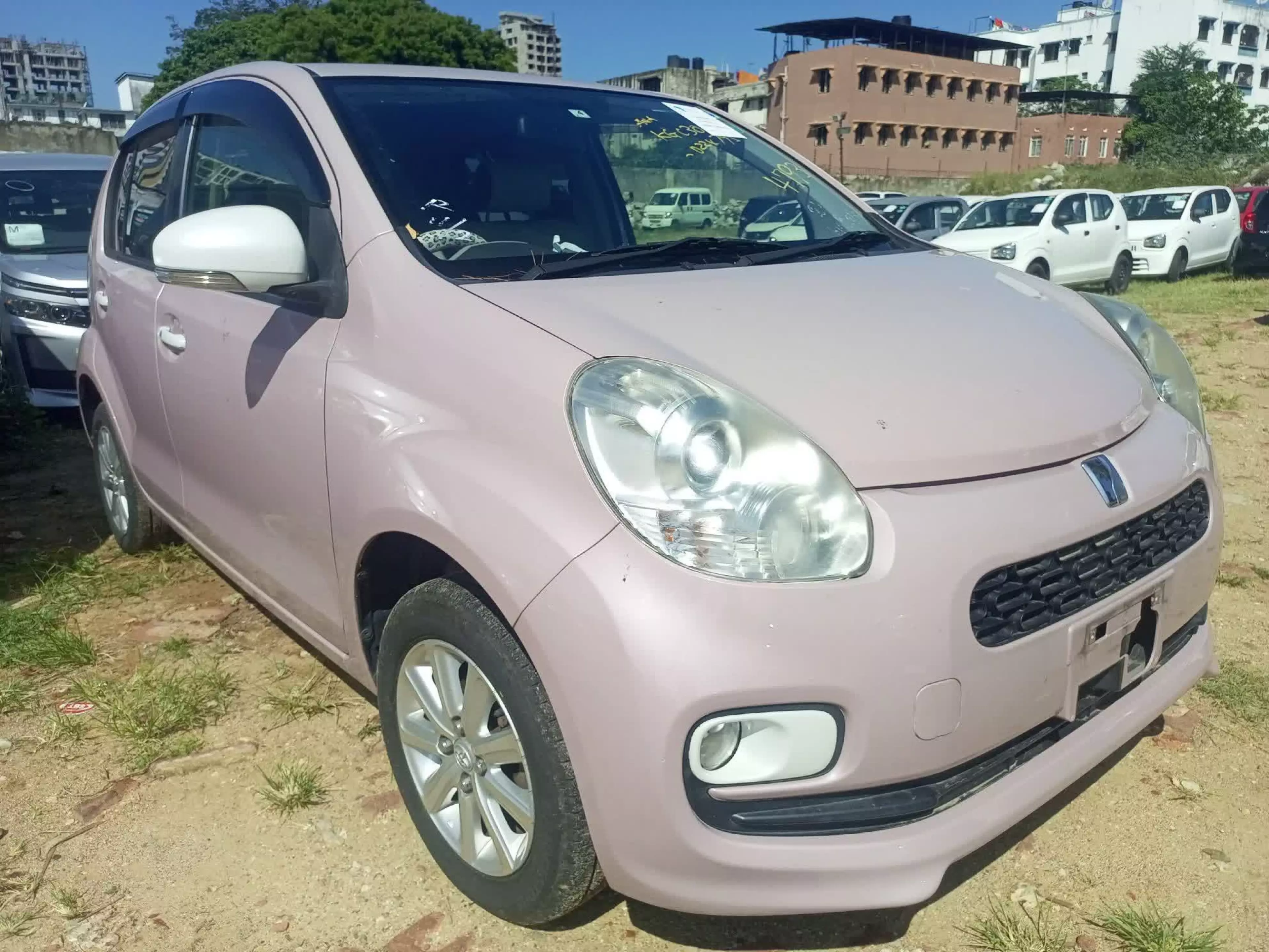 Toyota Passo Hana - 2015