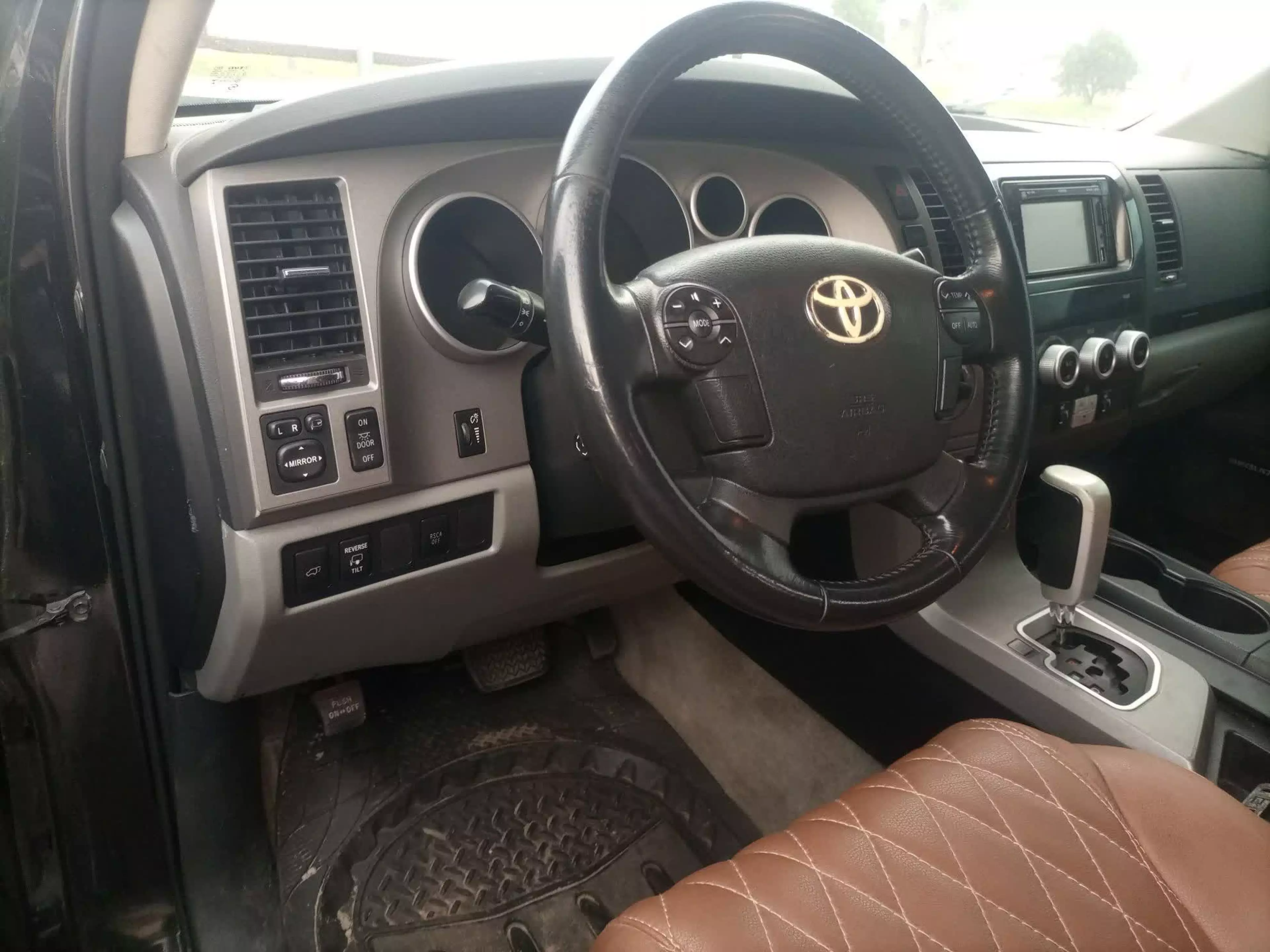 Toyota Sequoia   - 2010
