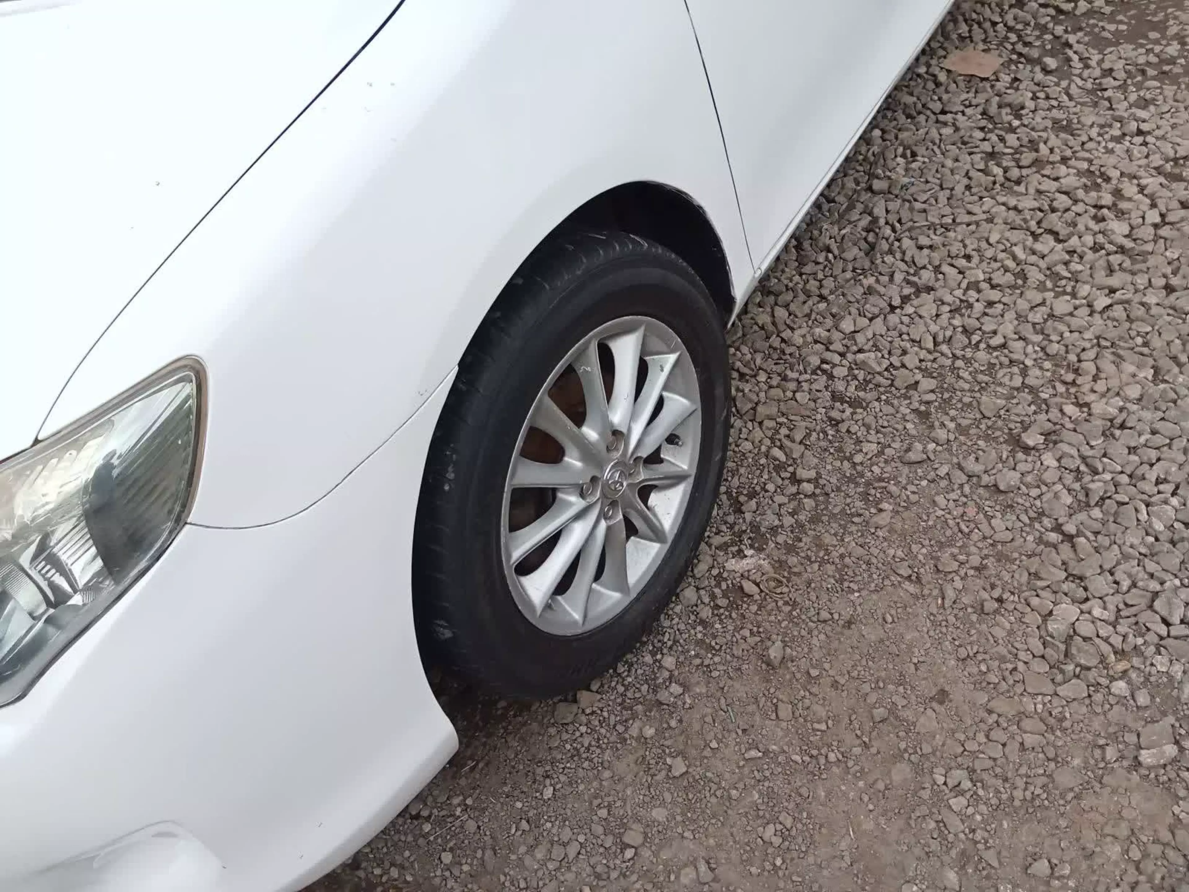 Toyota Fielder    - 2010