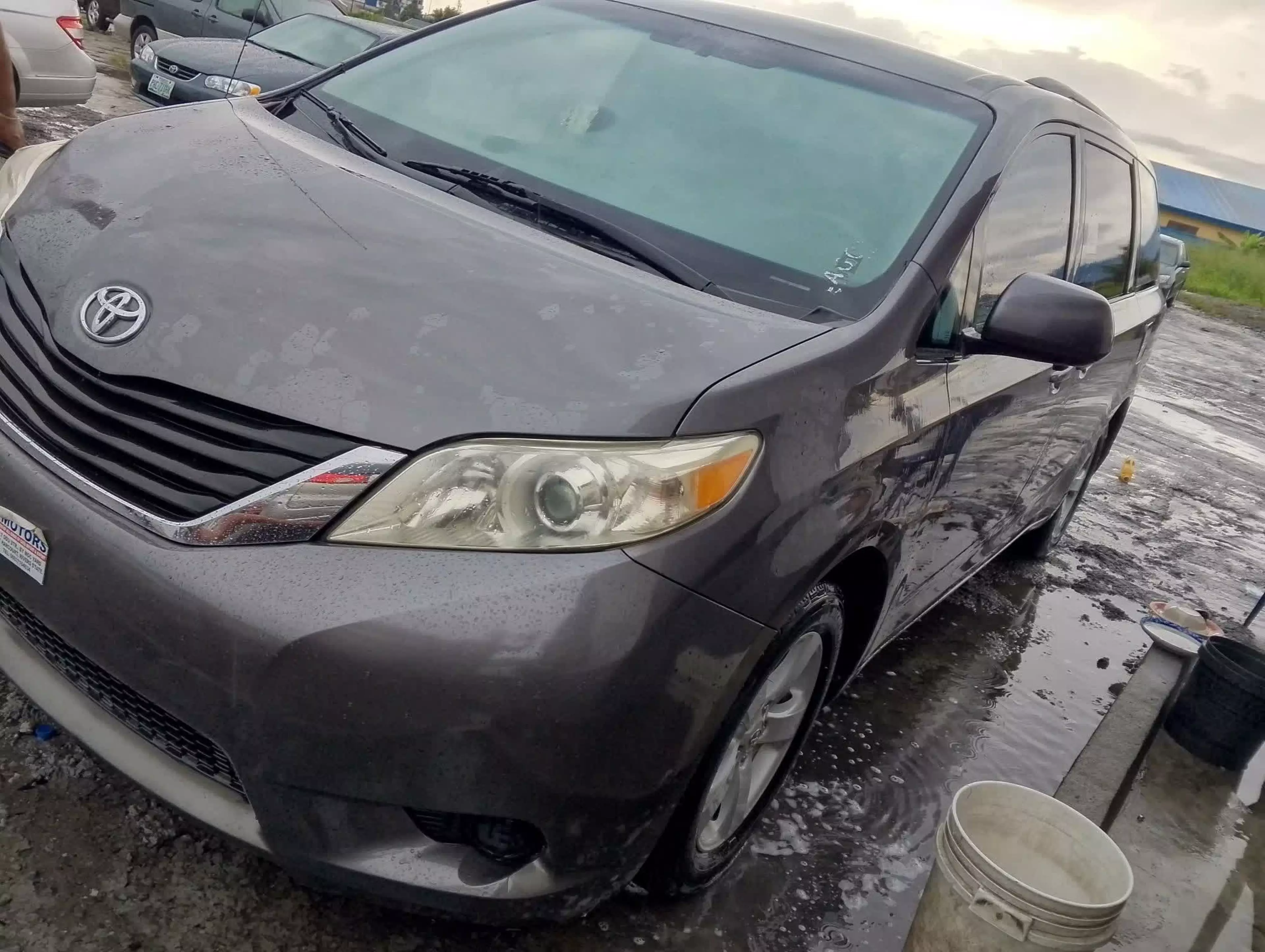 Toyota Sienna   - 2011