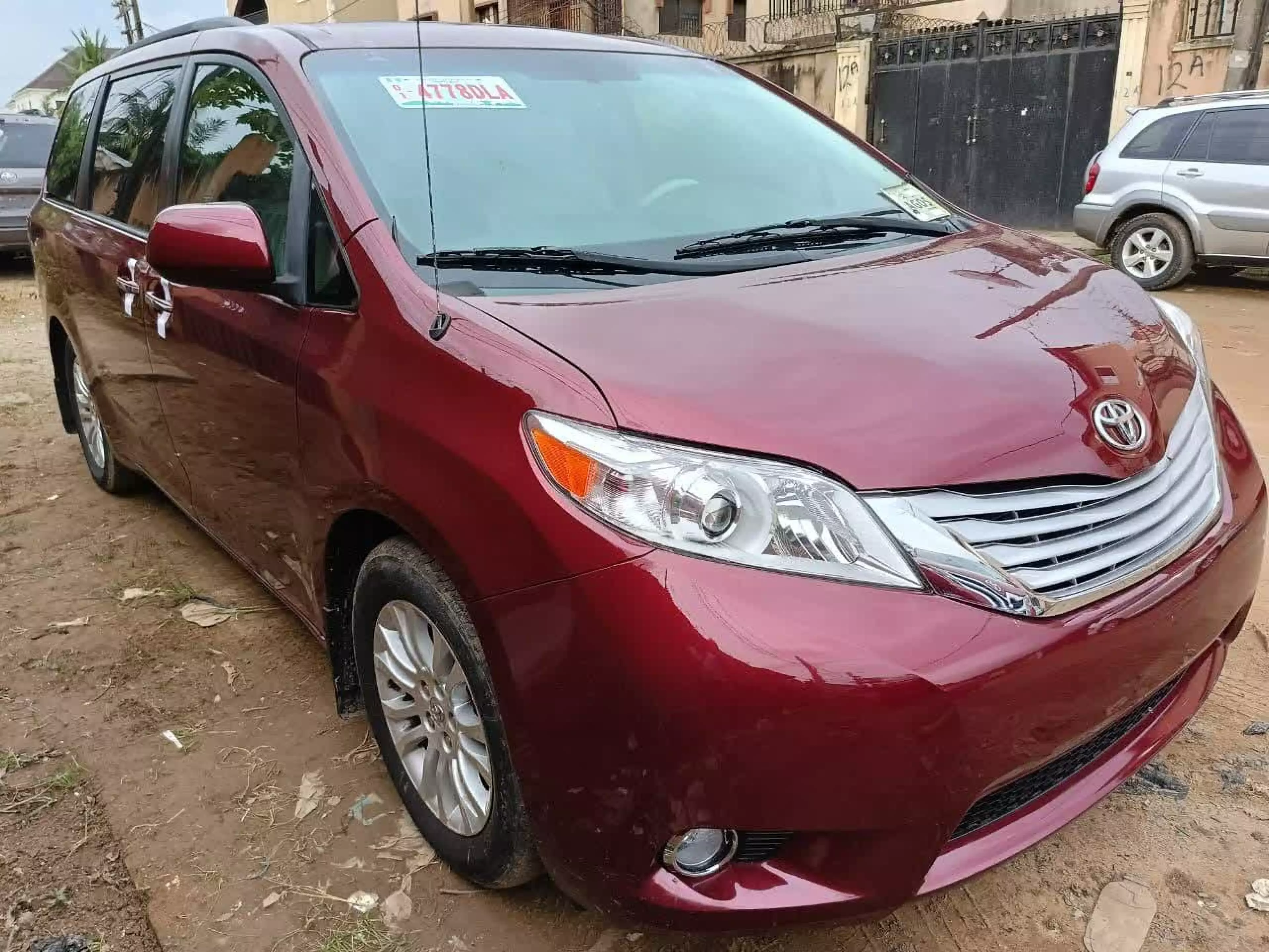 Toyota Sienna - 2013