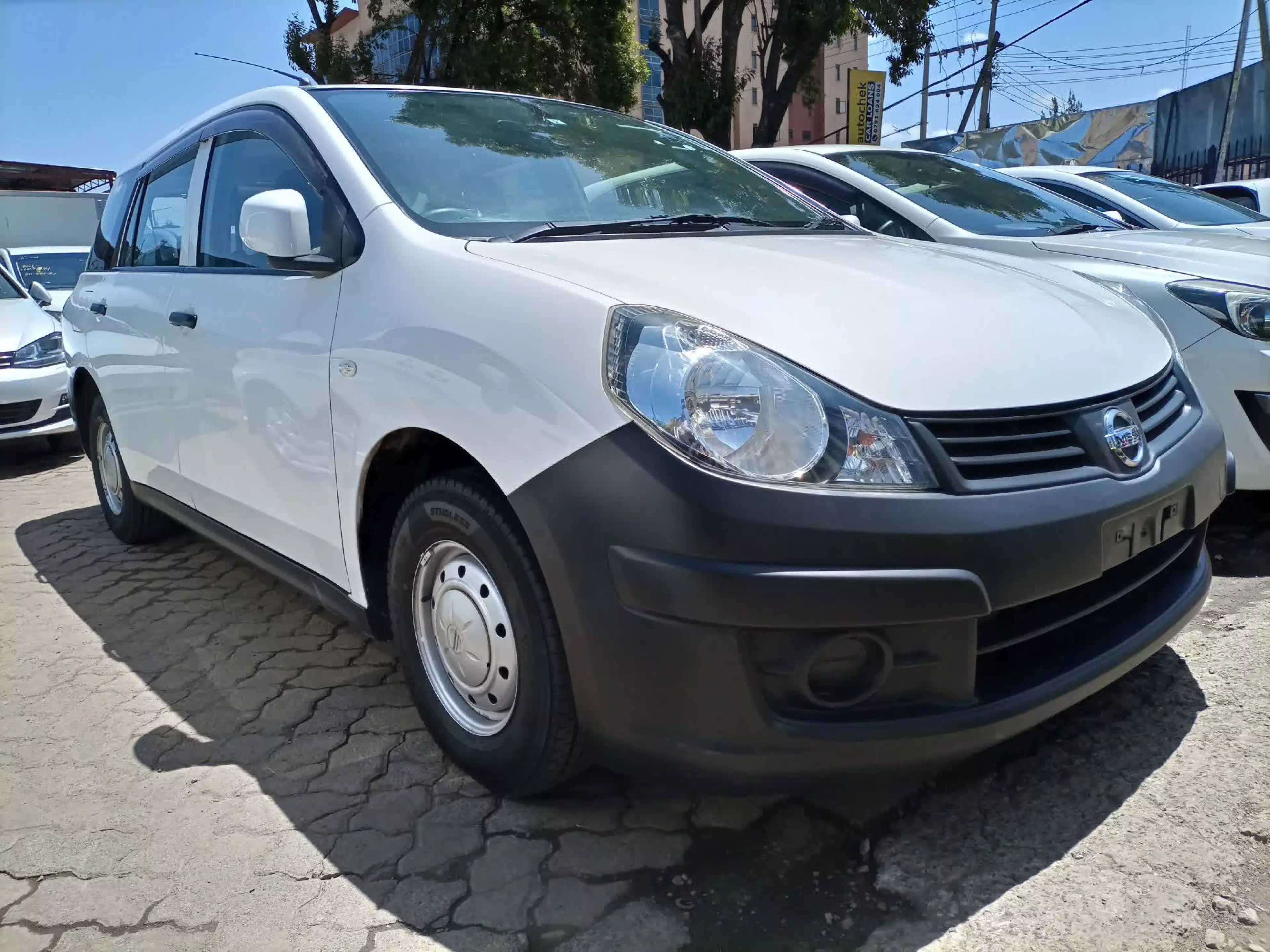 Nissan Advan  - 2015