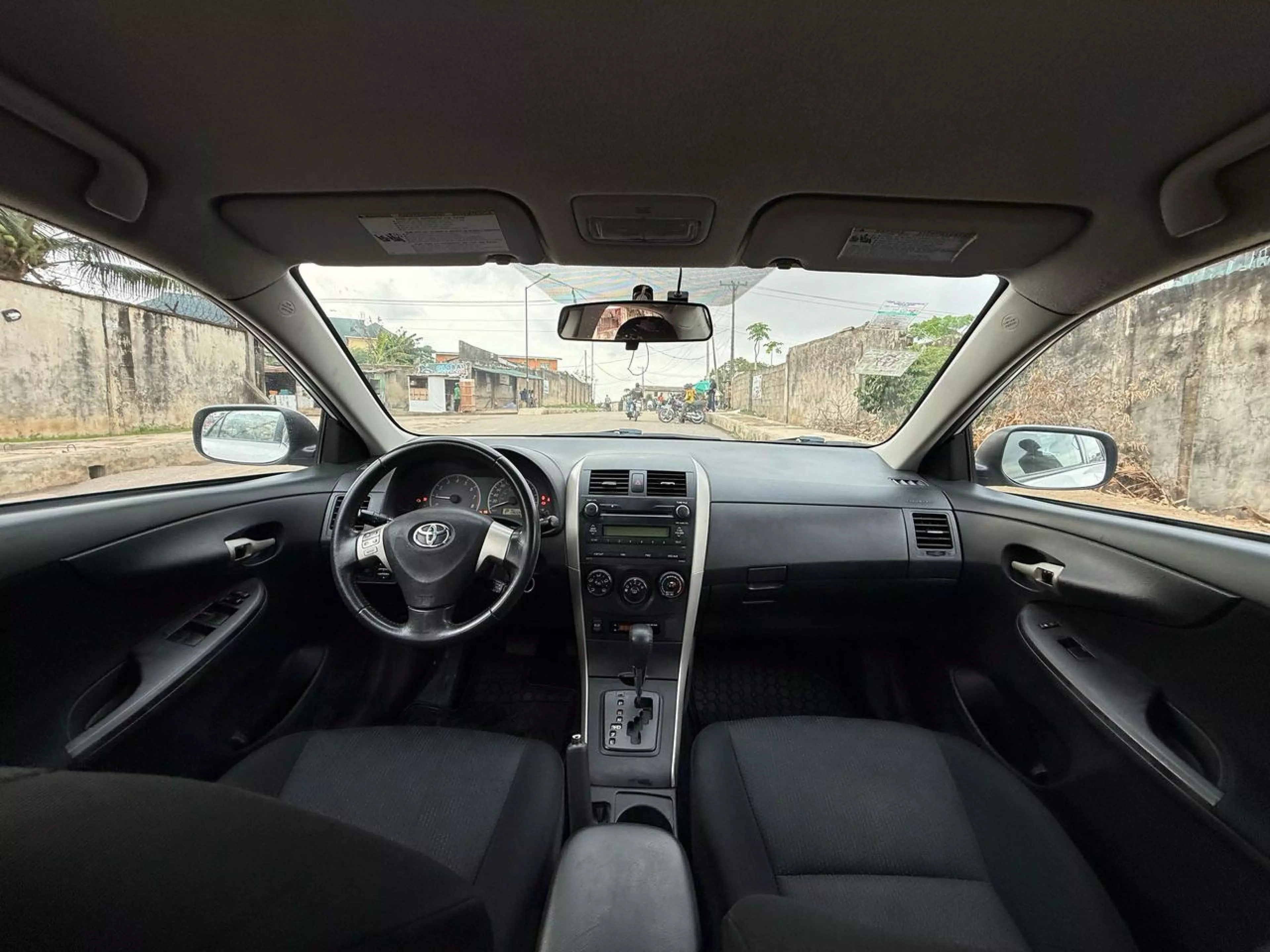 Toyota corolla   - 2010