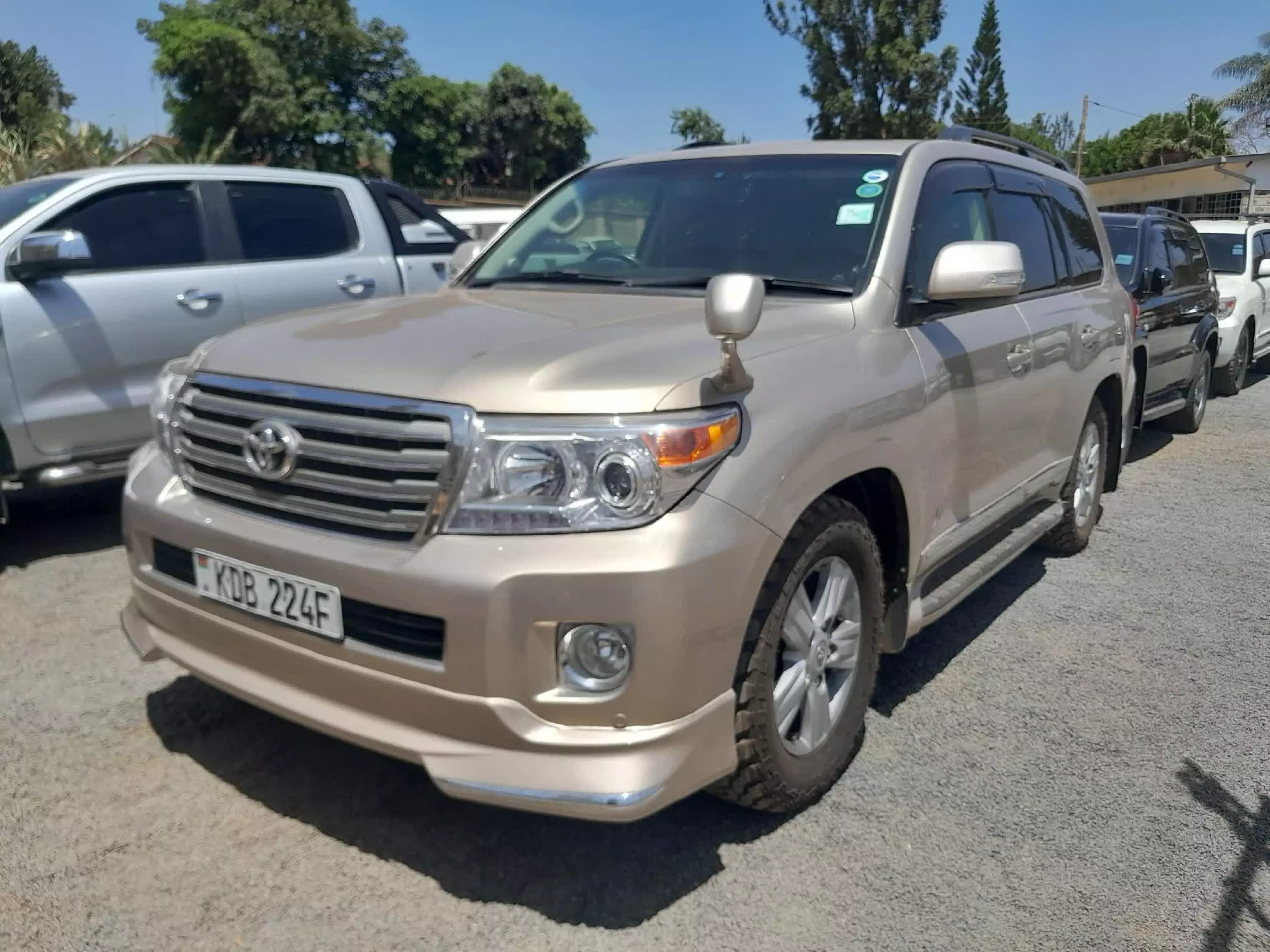 Toyota Land Cruiser - 2013