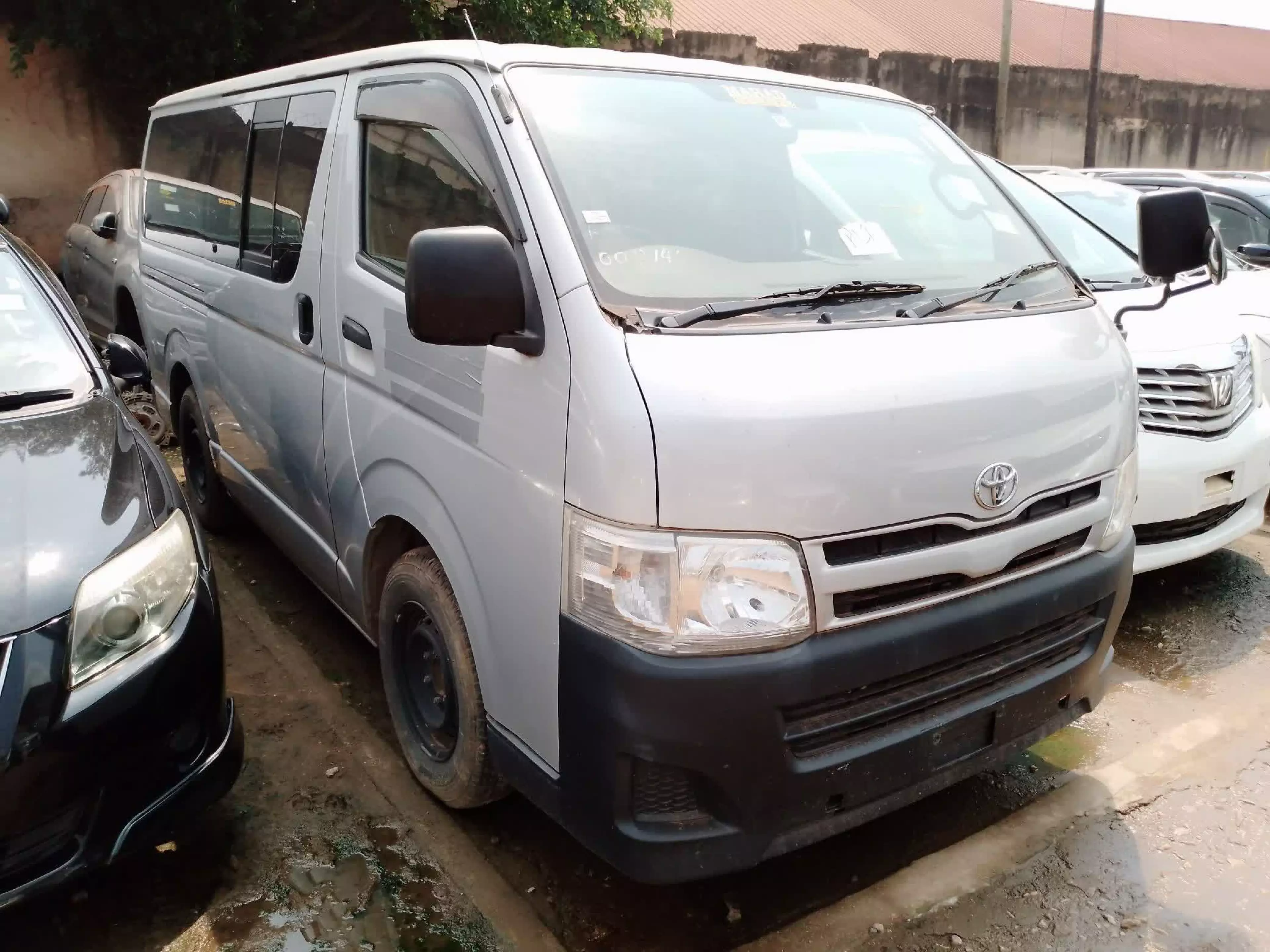 Toyota Hiace - 2011