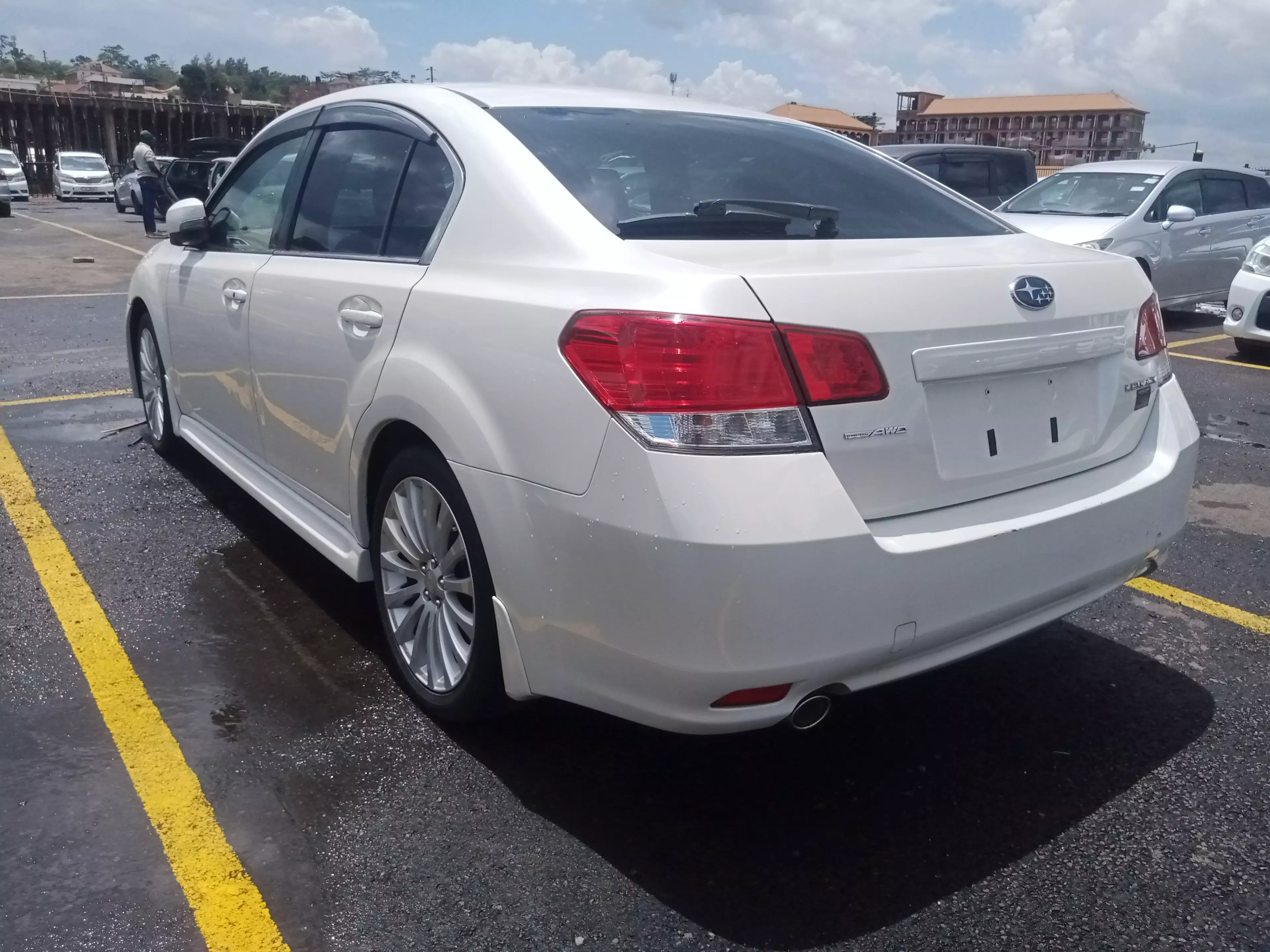 Subaru Legacy   - 2010