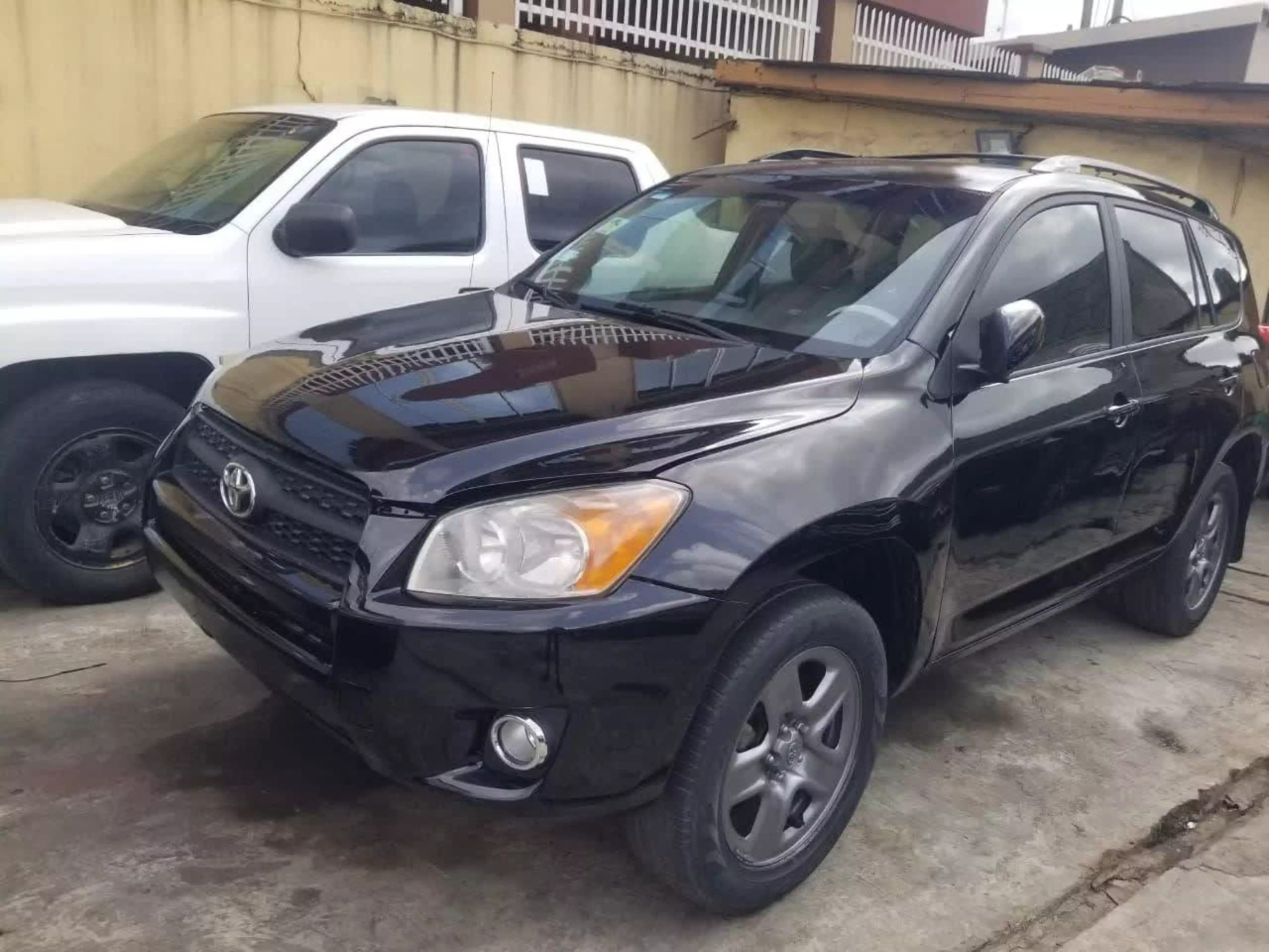 Toyota RAV 4   - 2010