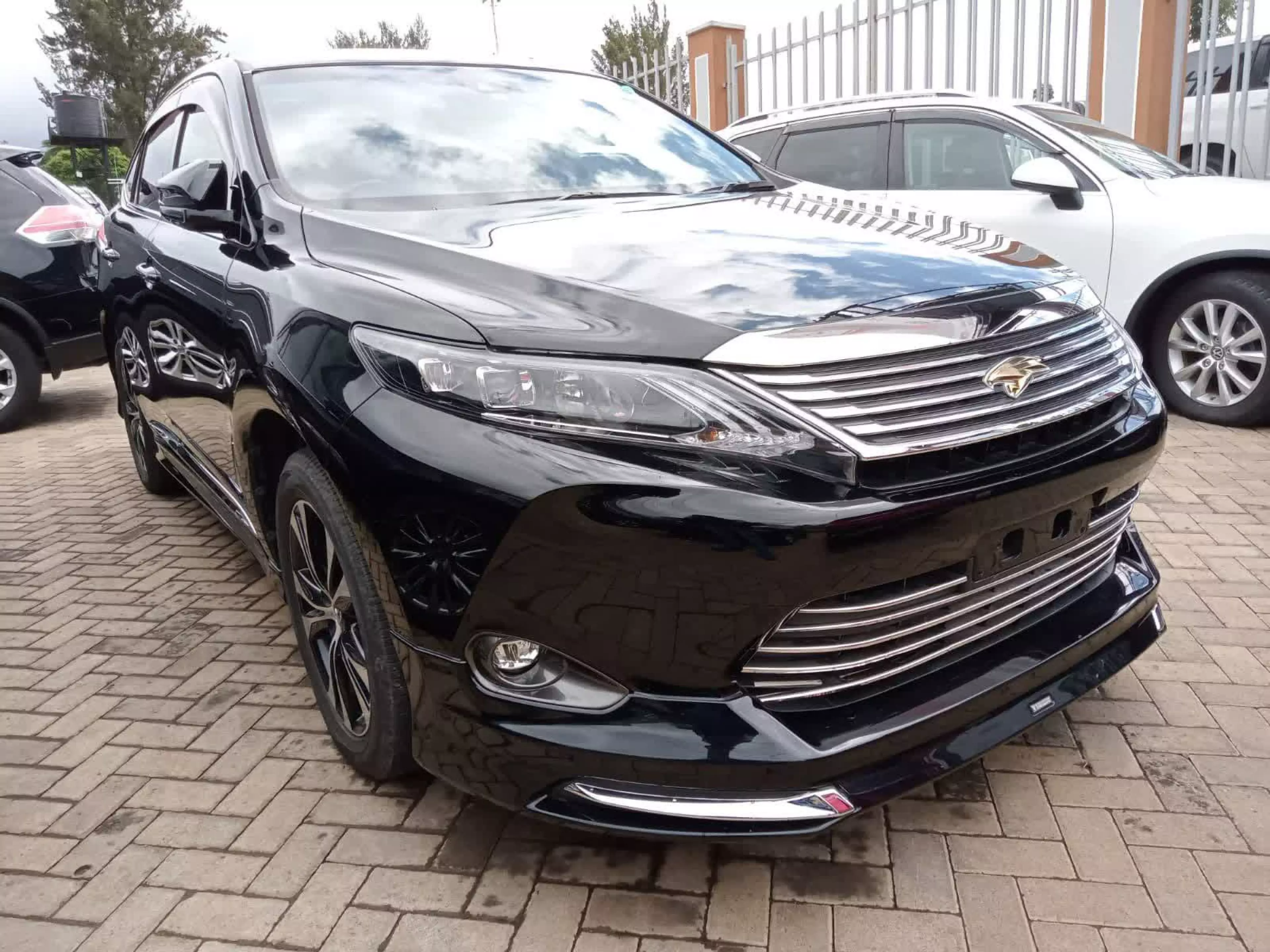 Toyota Harrier - 2016