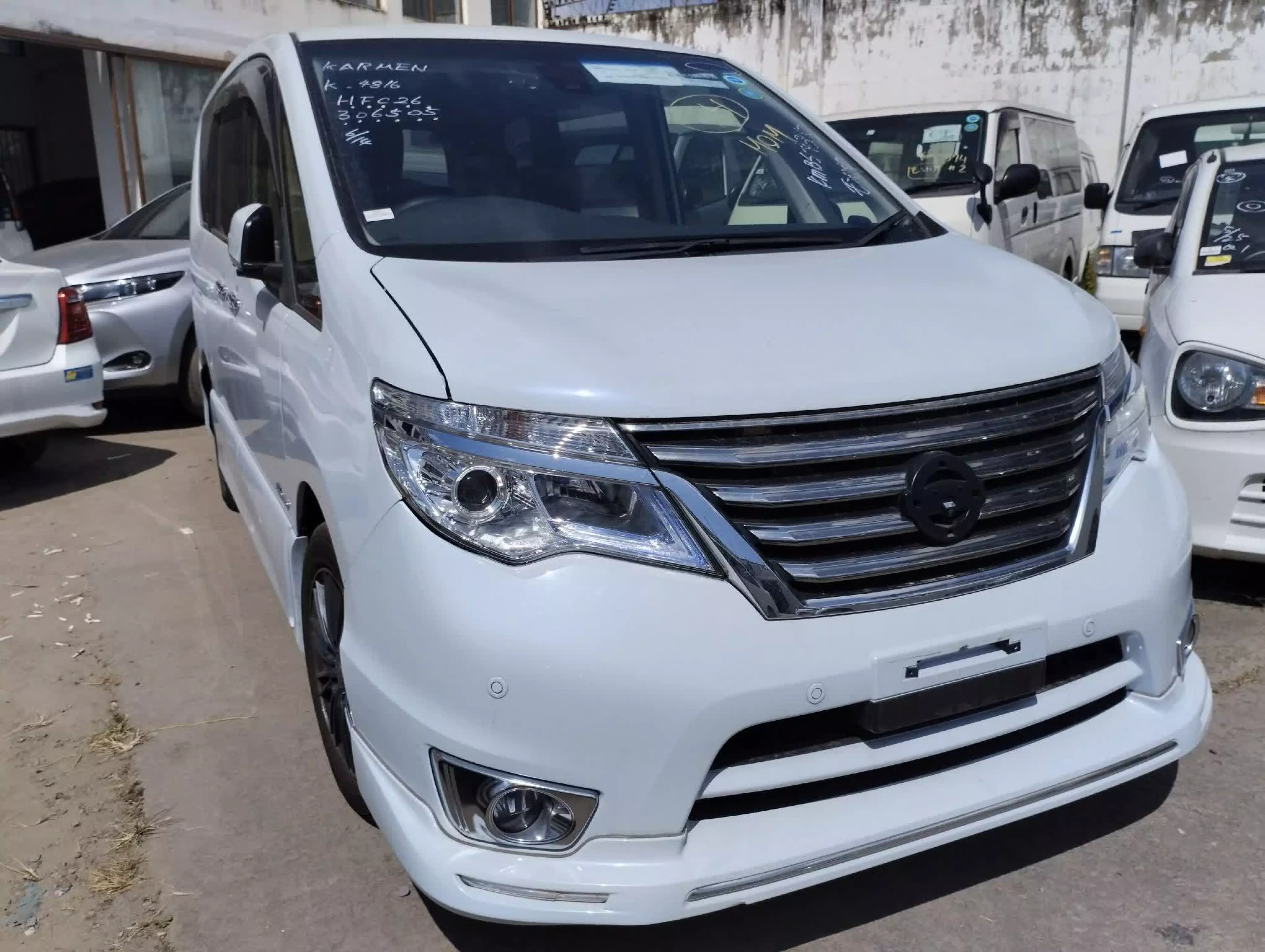 Nissan Serena - 2016