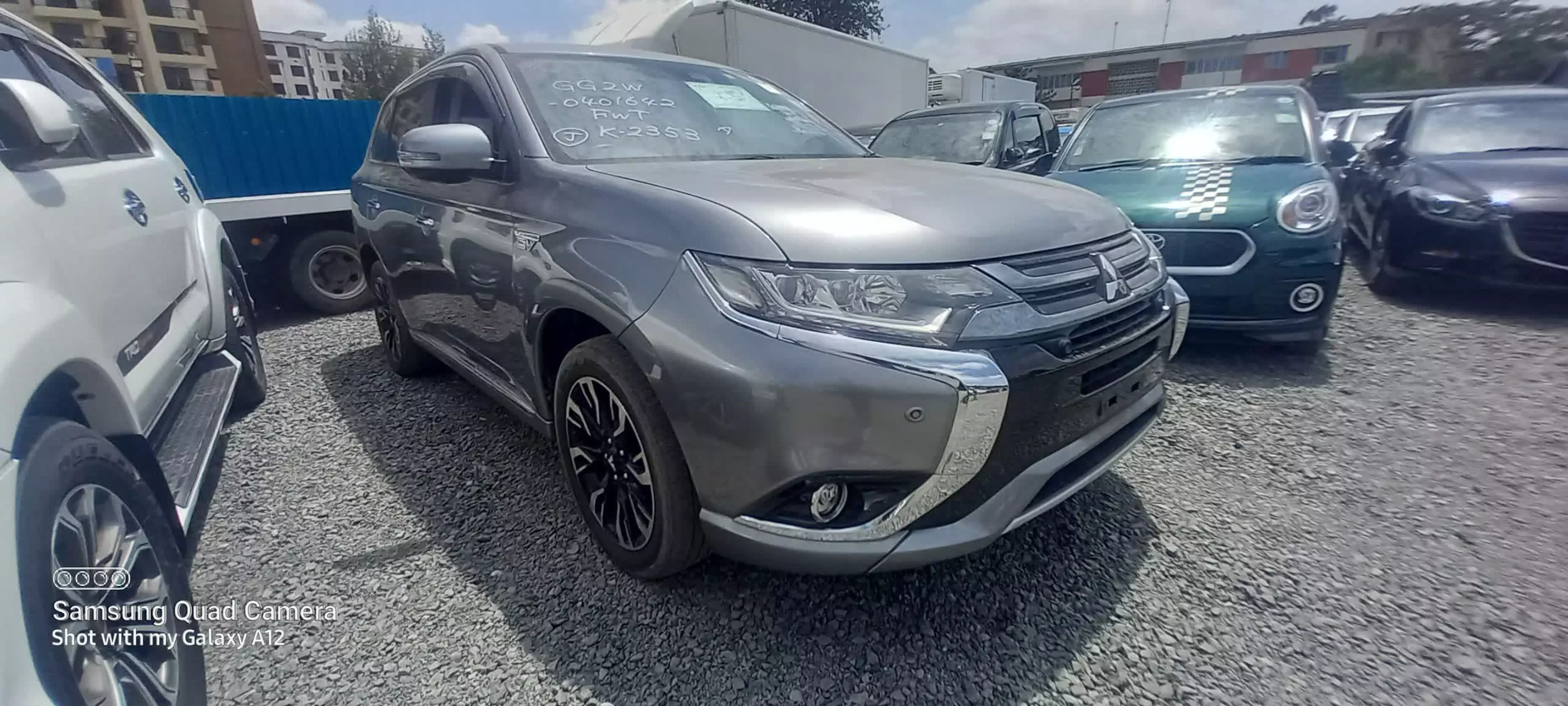 Mitsubishi Plug-in Hybrid Outlander - 2016