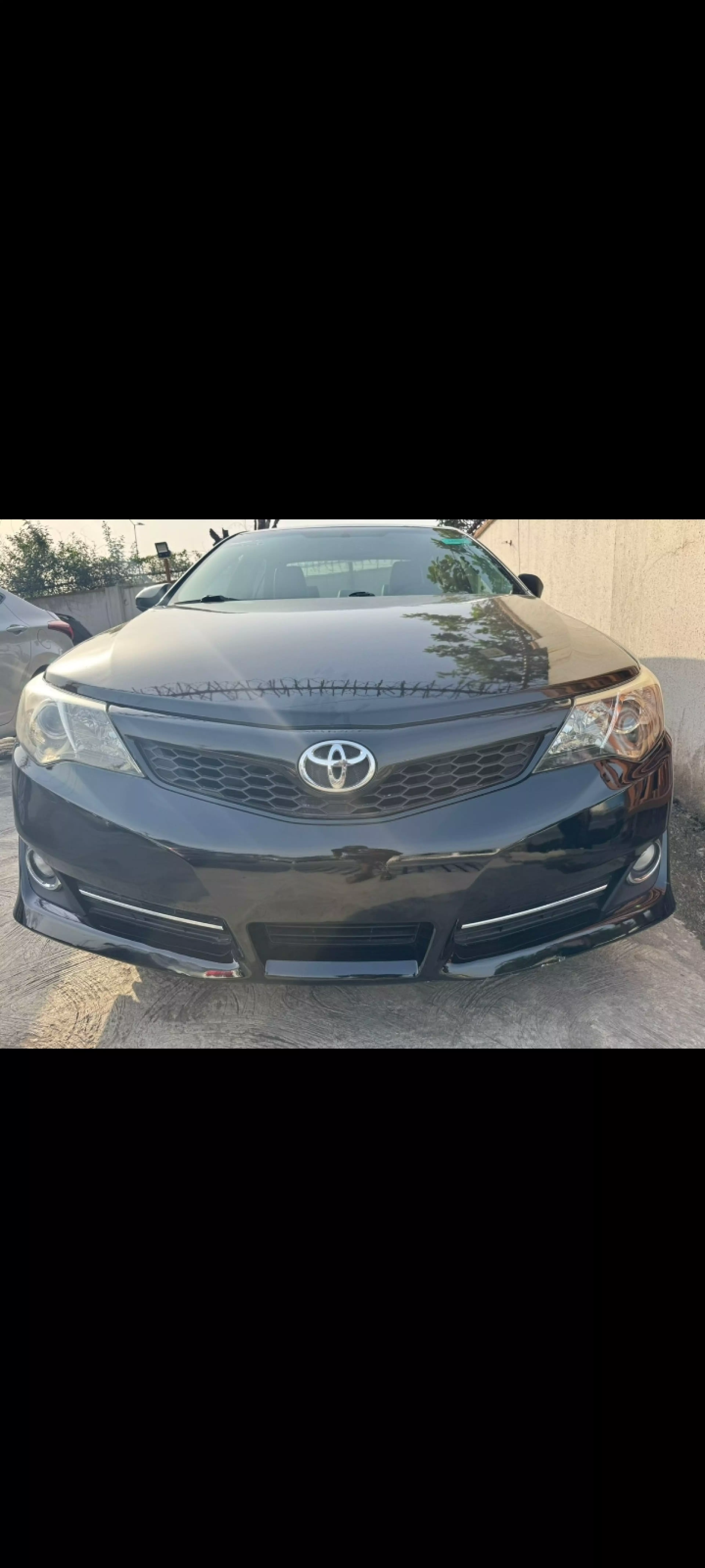 Toyota Camry   - 2012