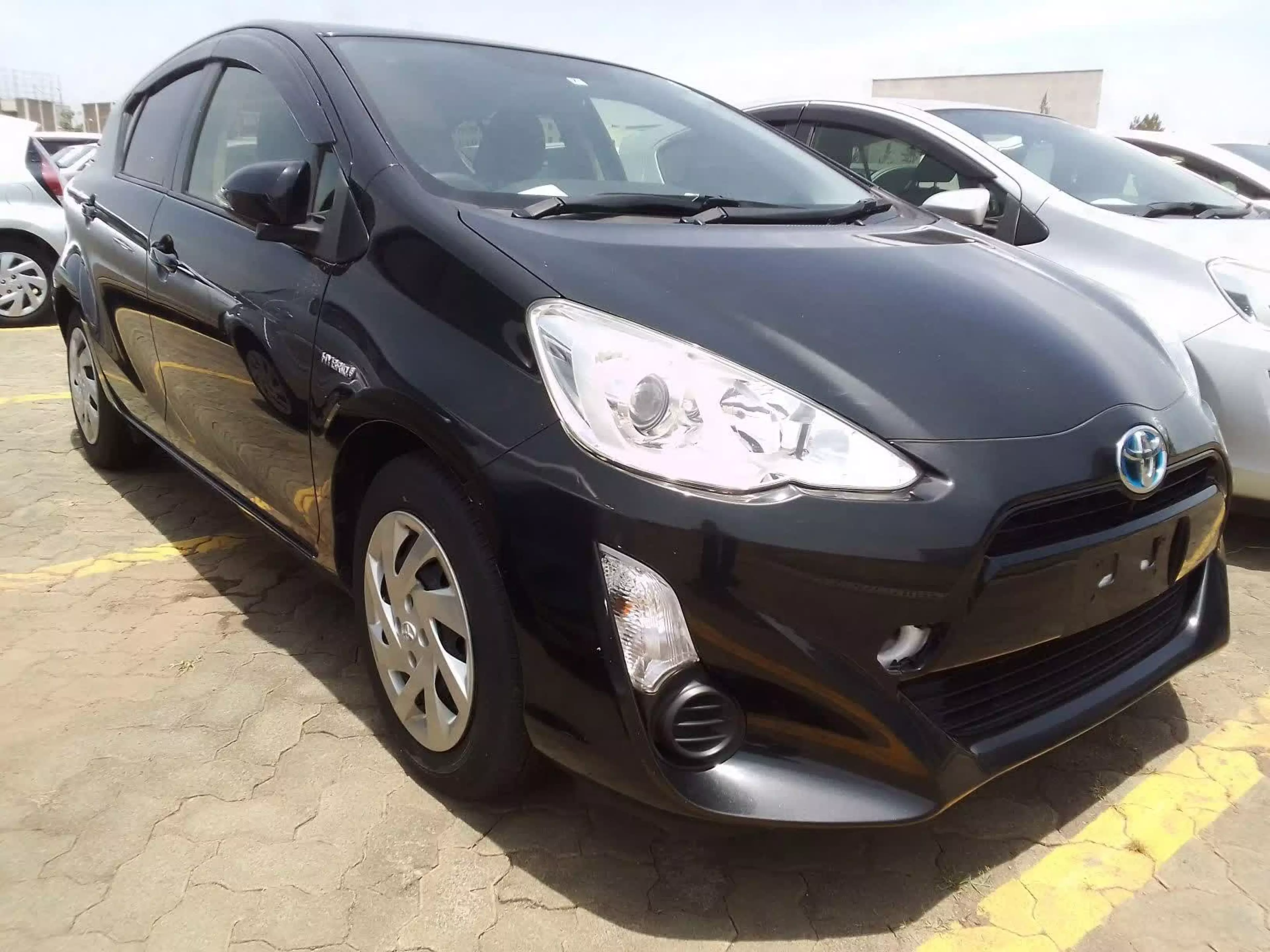Toyota Aqua Hybrid - 2015