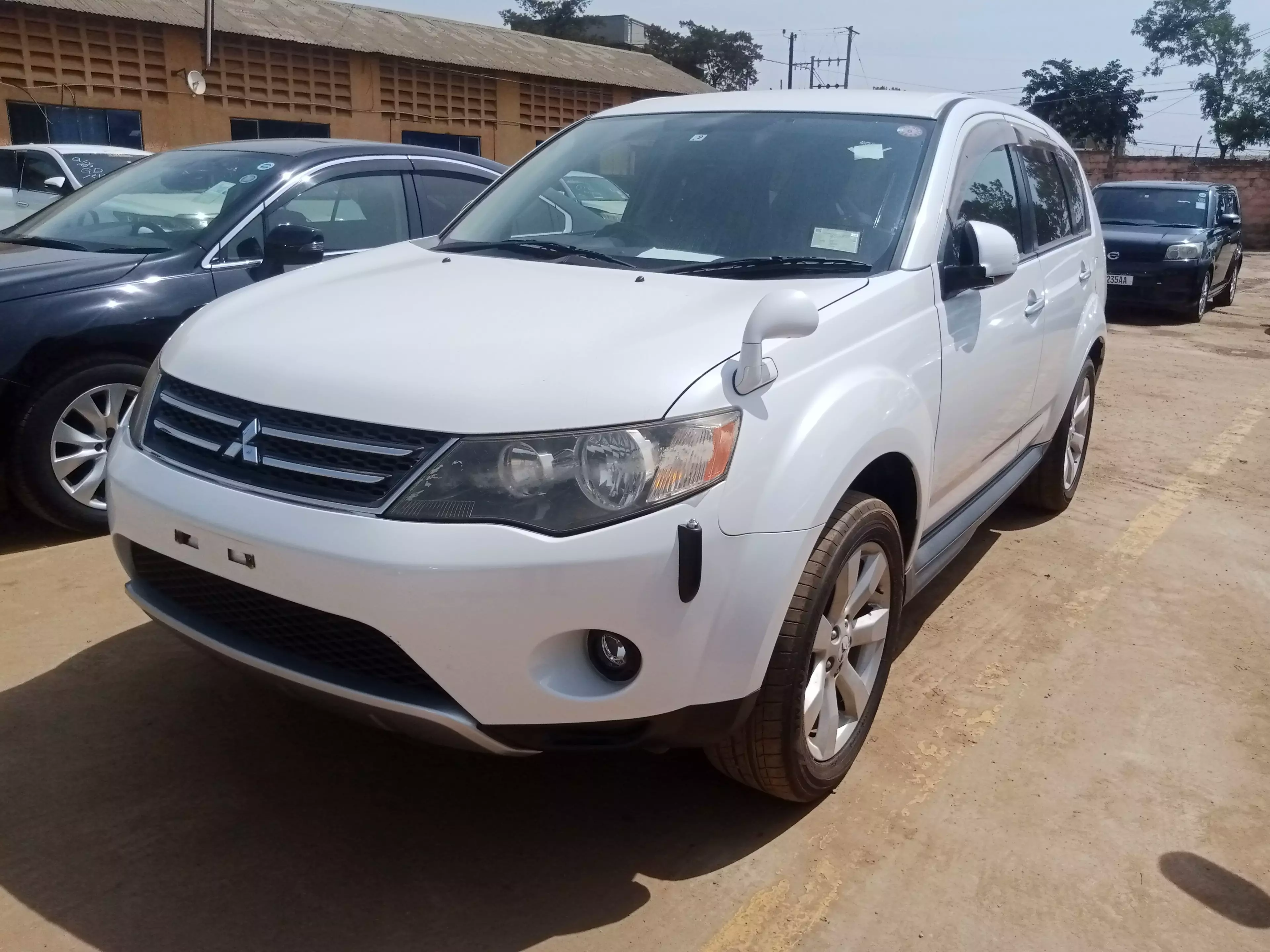 Mitsubishi OUTLANDER   - 2010