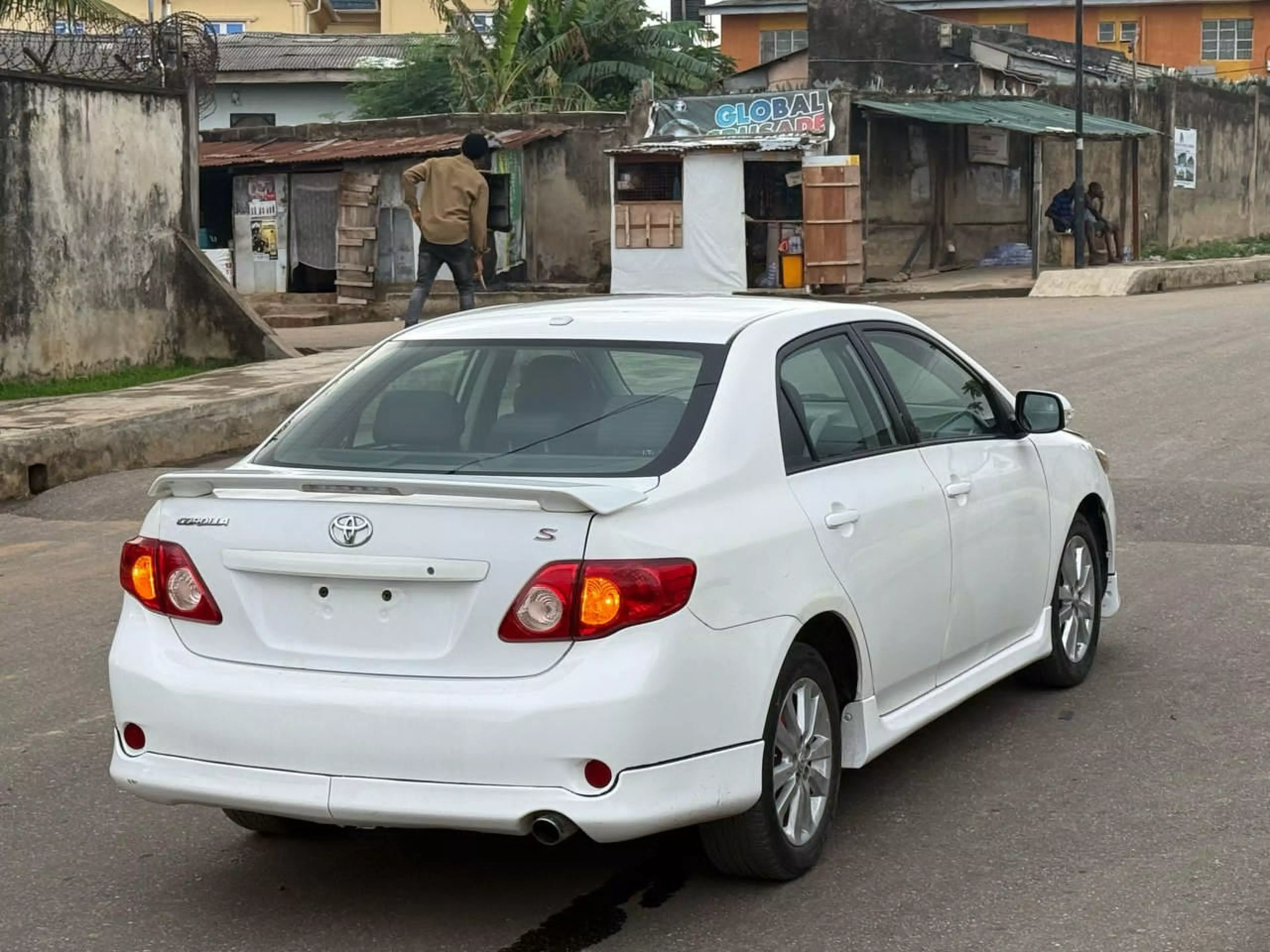Toyota corolla   - 2010