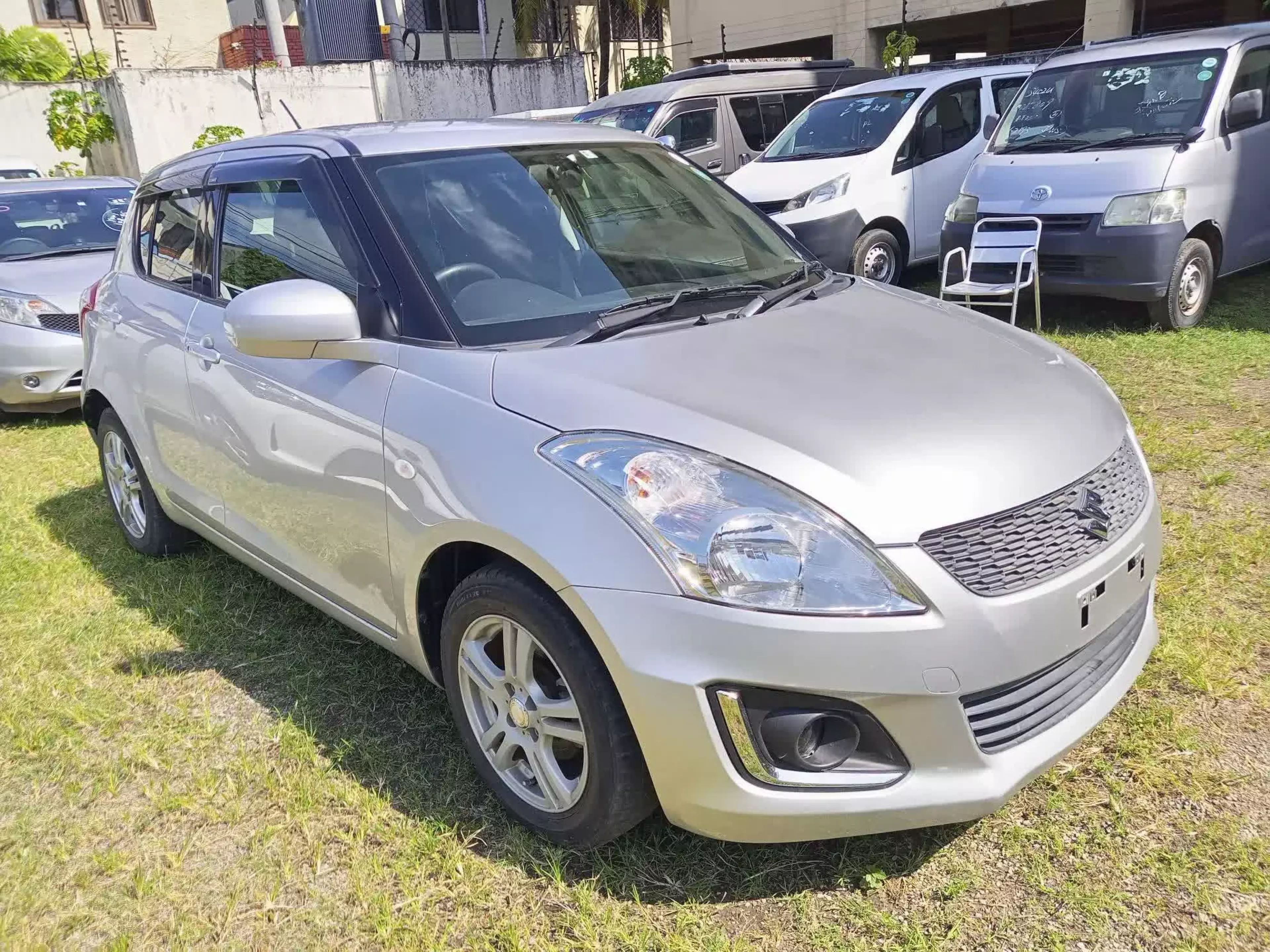 SUZUKI Swift GLX - 2016