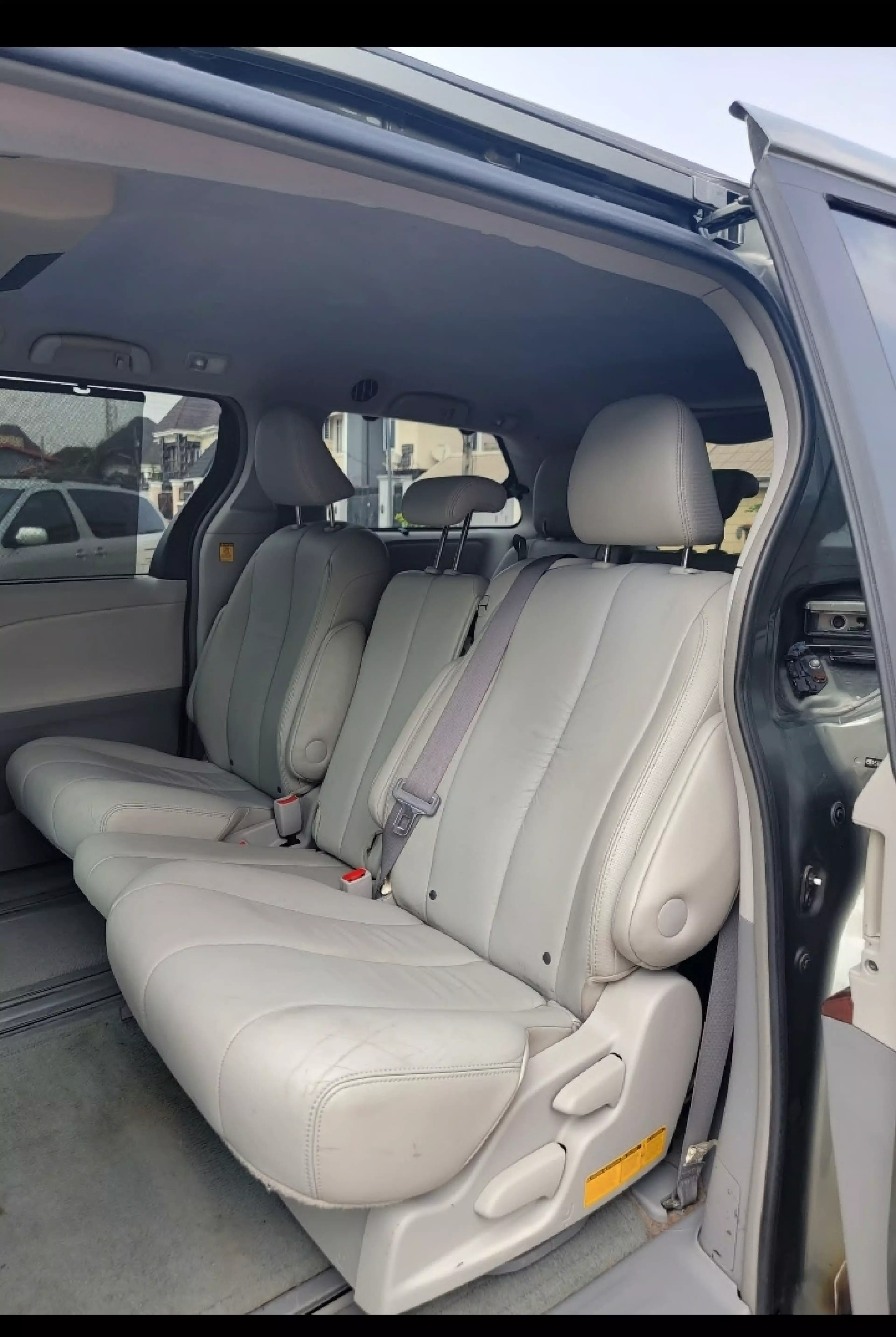 Toyota Sienna   - 2011