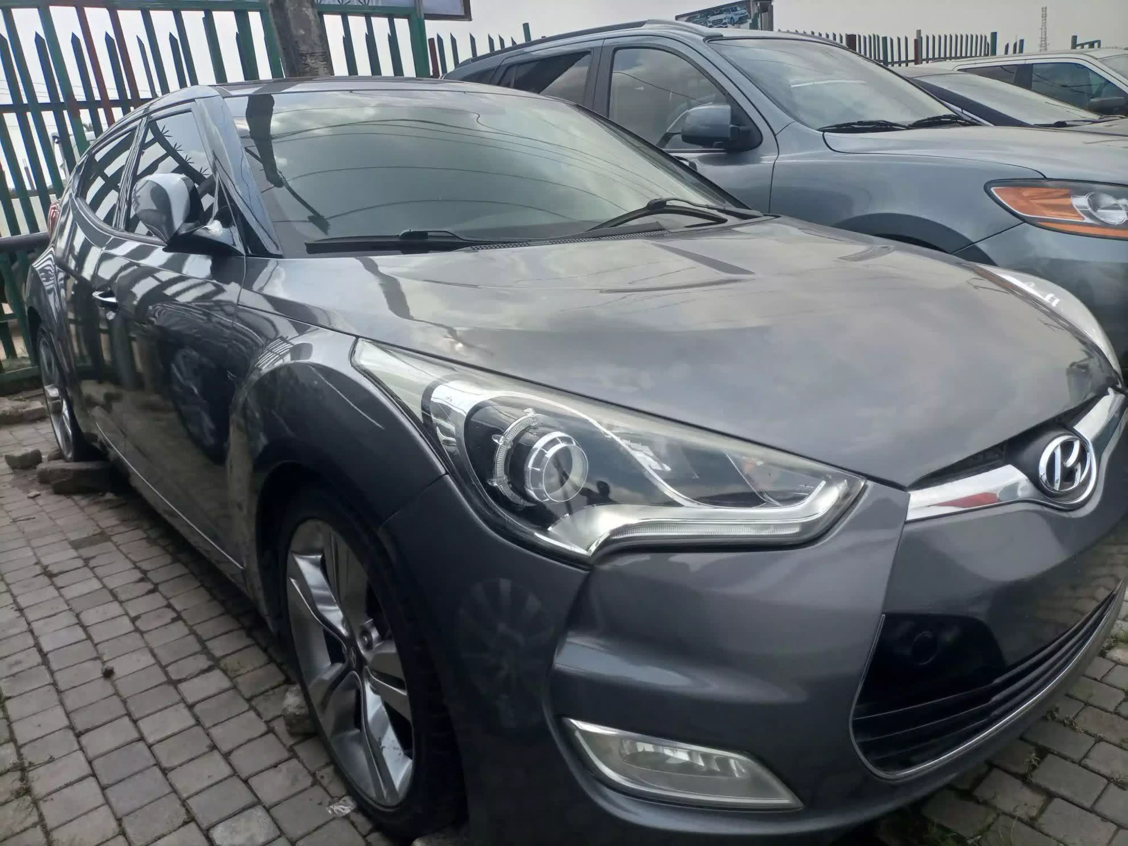Hyundai Veloster - 2013