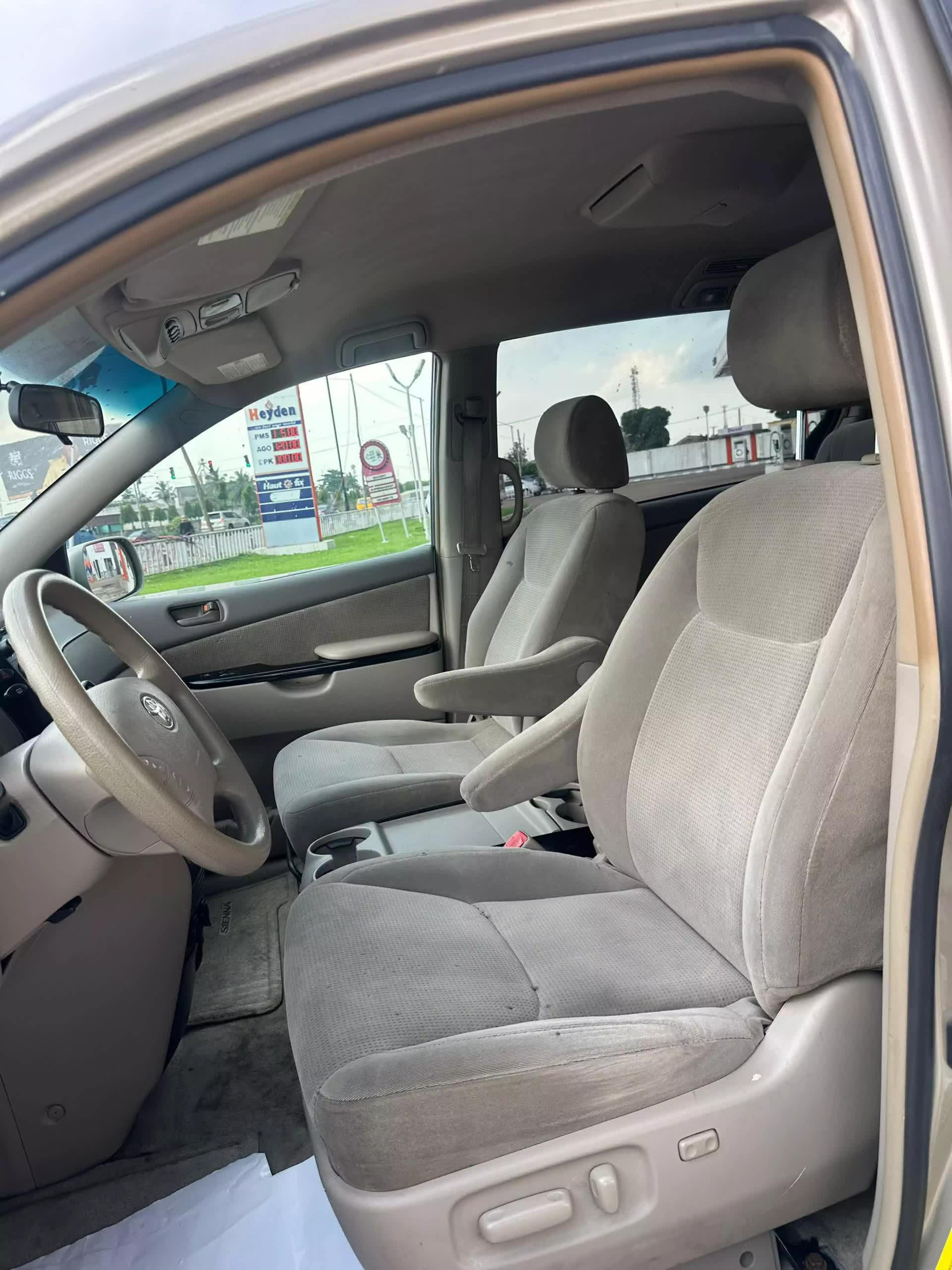 Toyota Sienna   - 2005