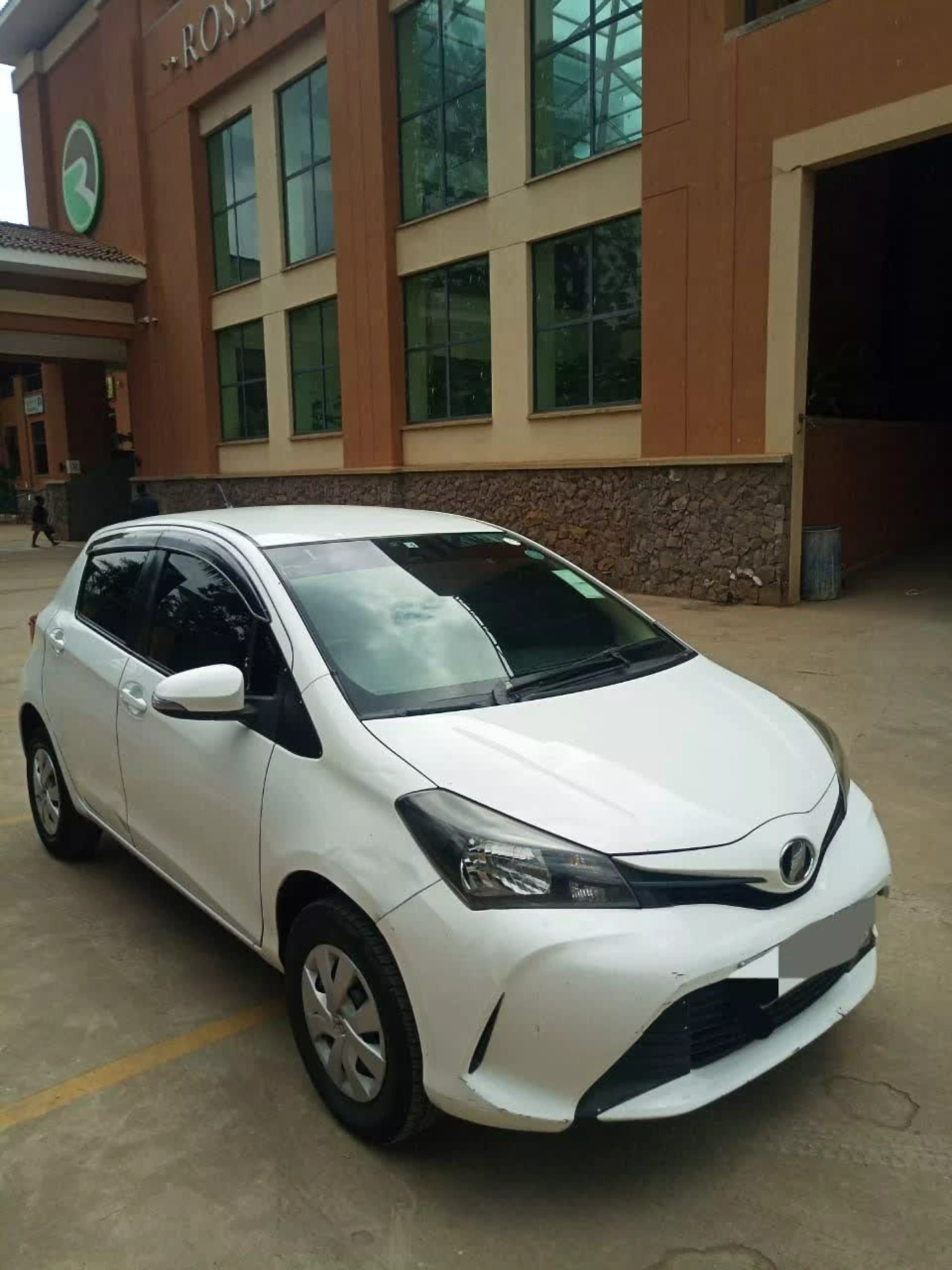 Toyota Vitz - 2012