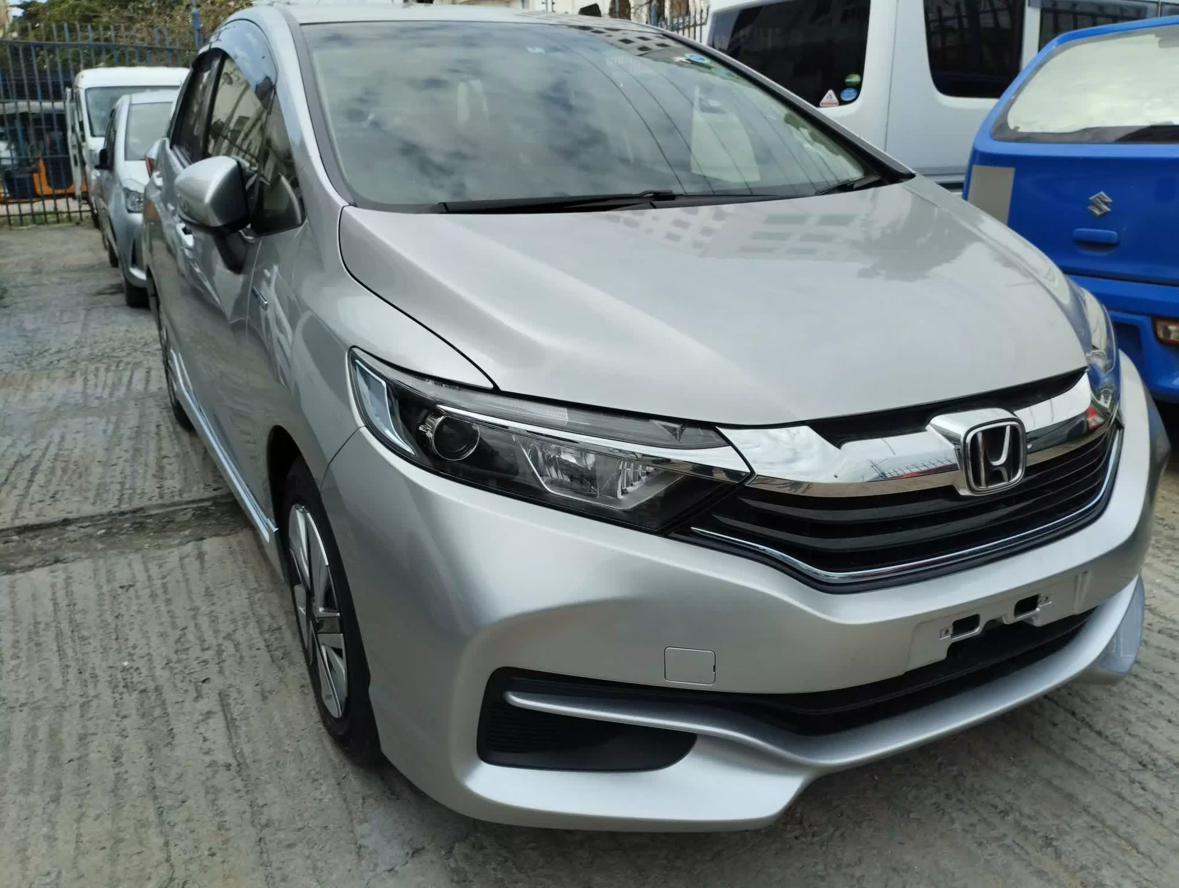 Honda Fit shuttle  - 2016