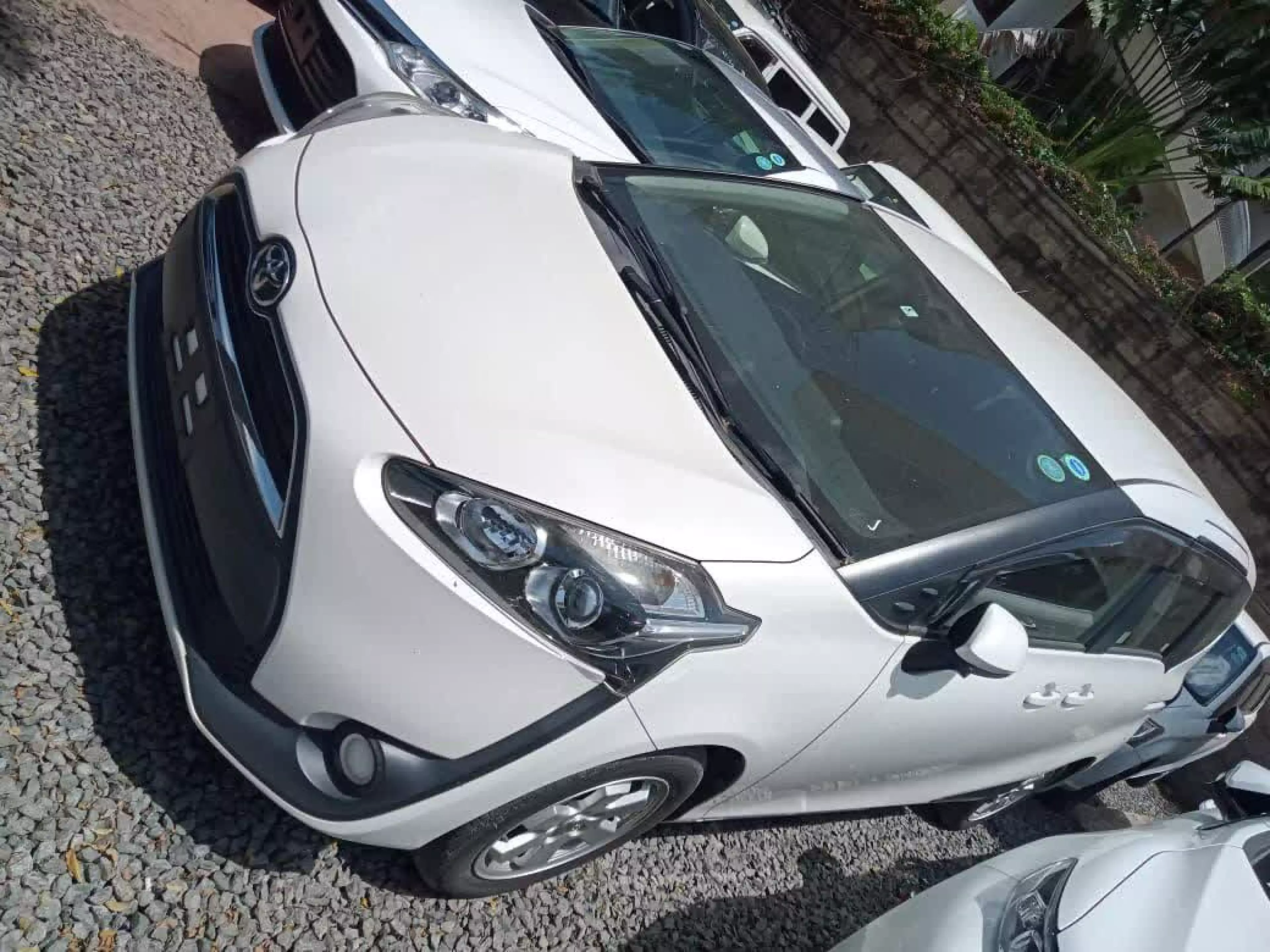 Toyota Sienta - 2016