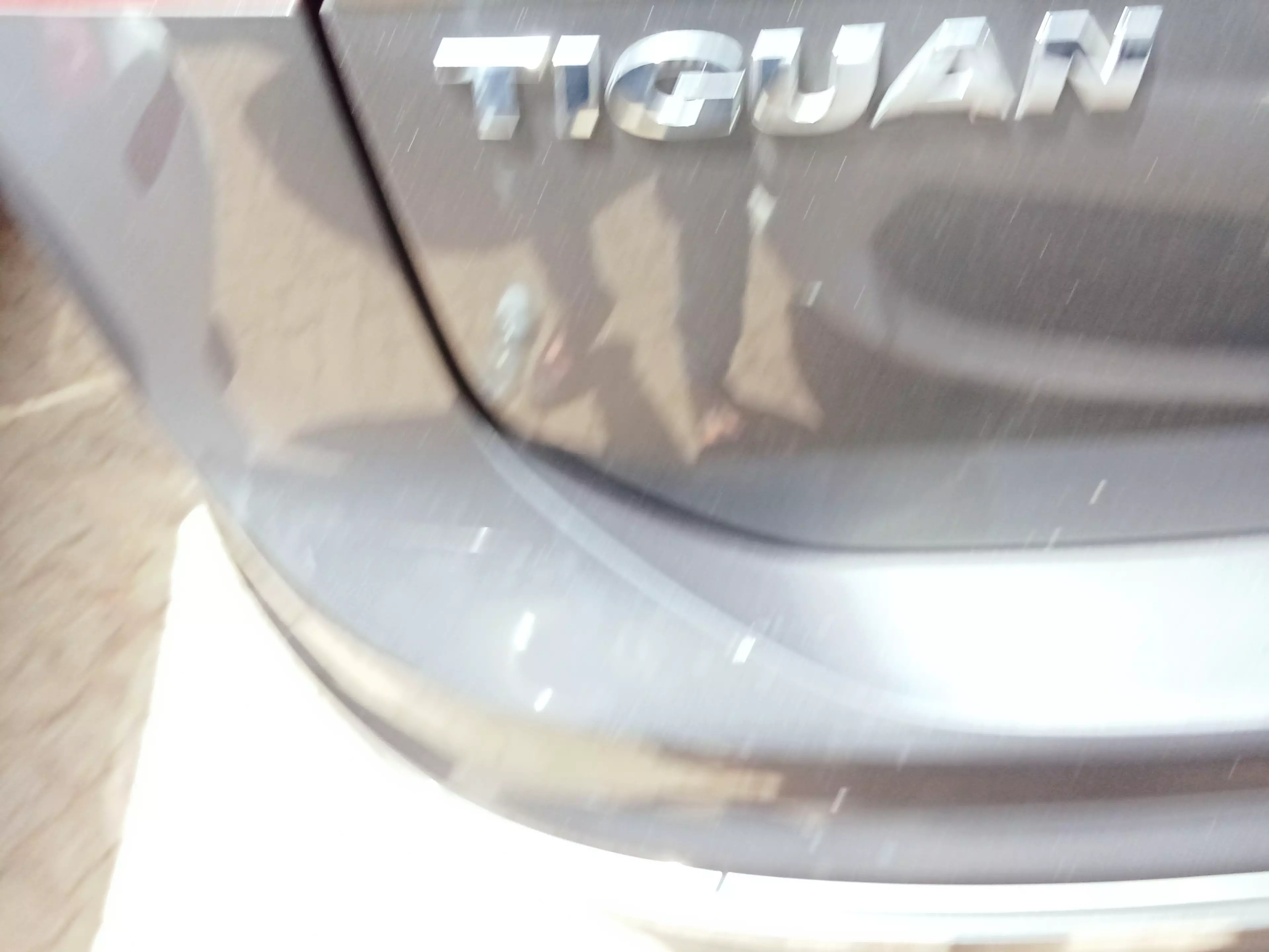 Volkswagen Tiguan   - 2017
