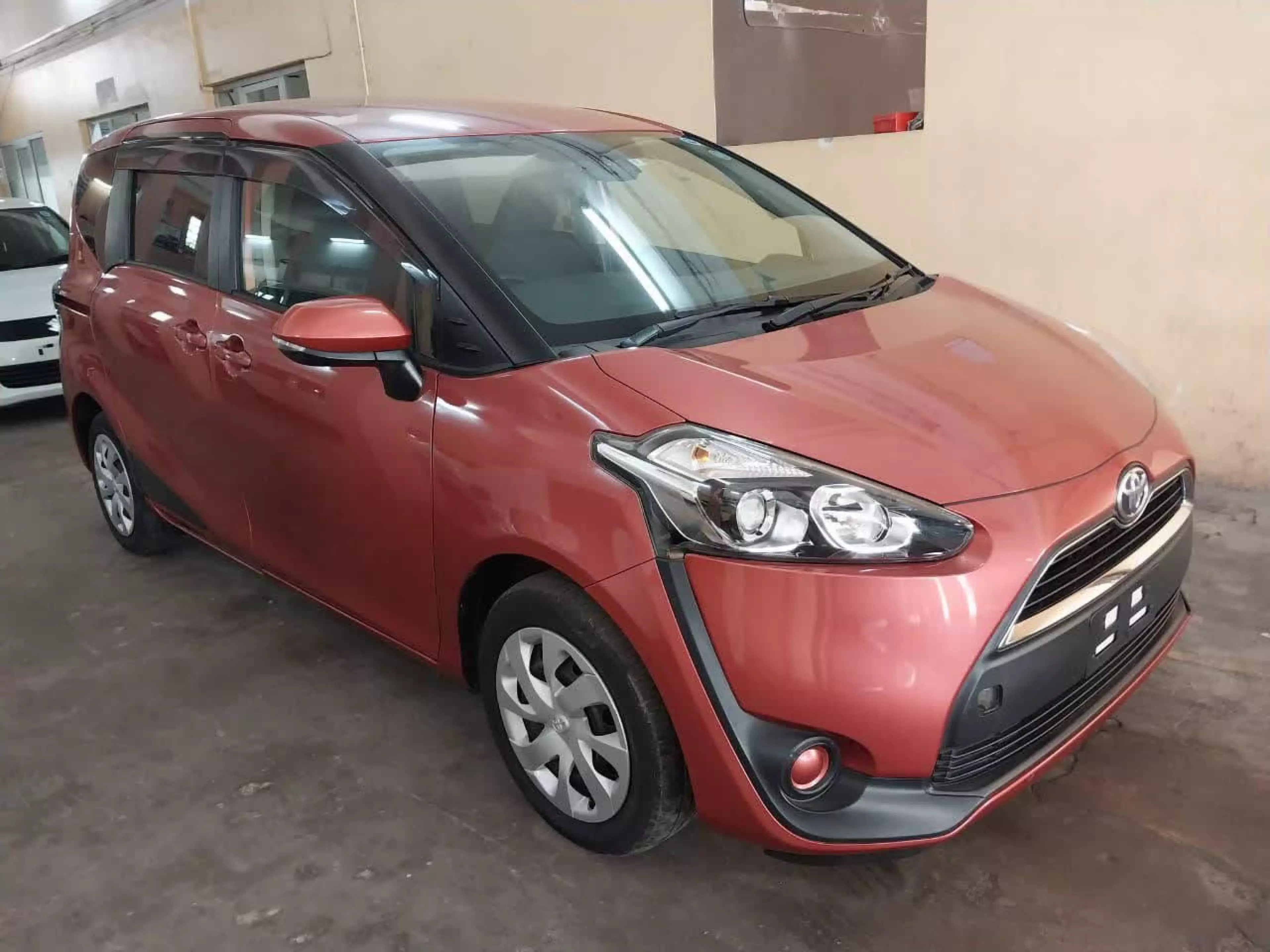 Toyota Sienta - 2016