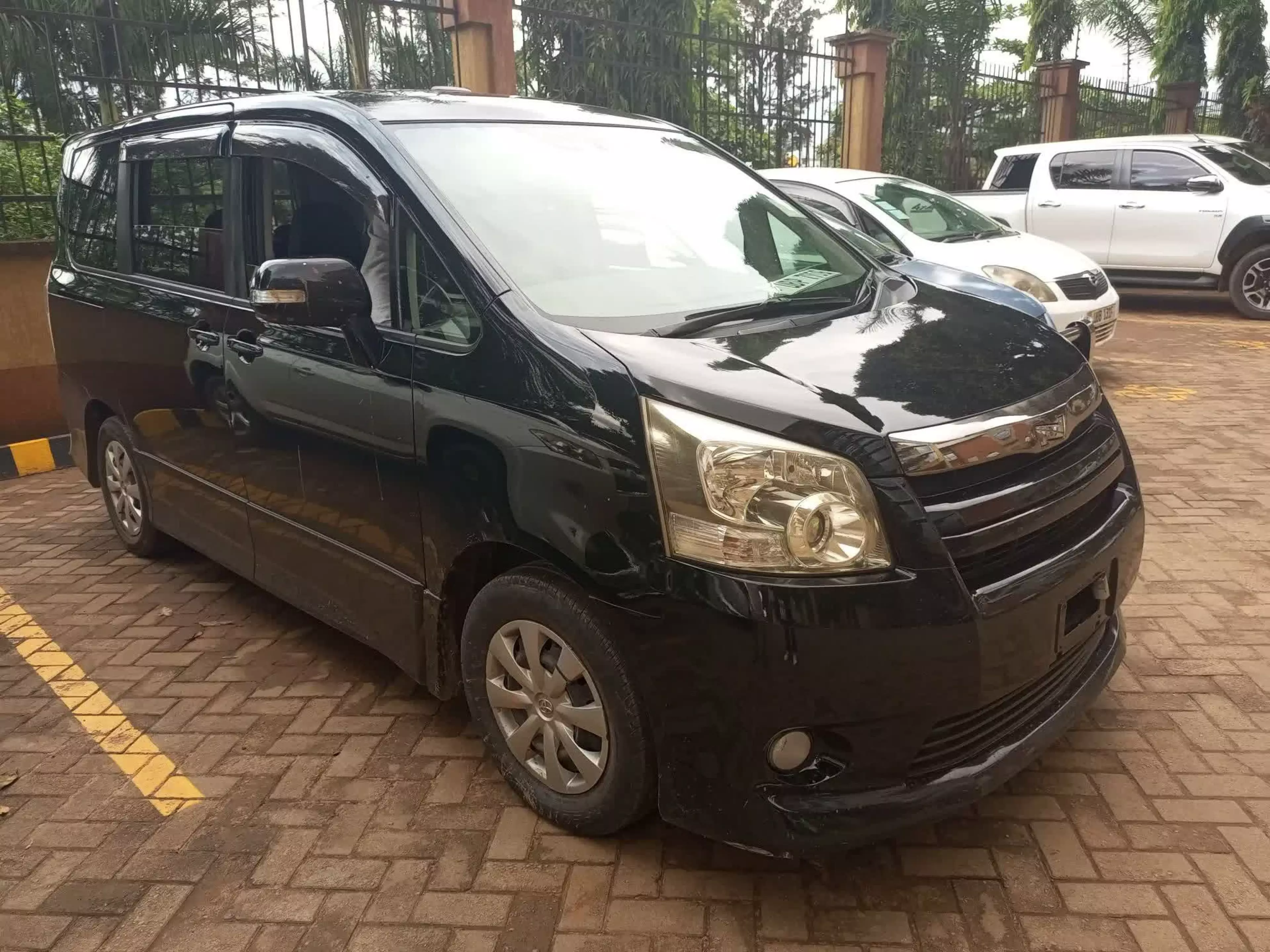 Toyota Noah - 2008