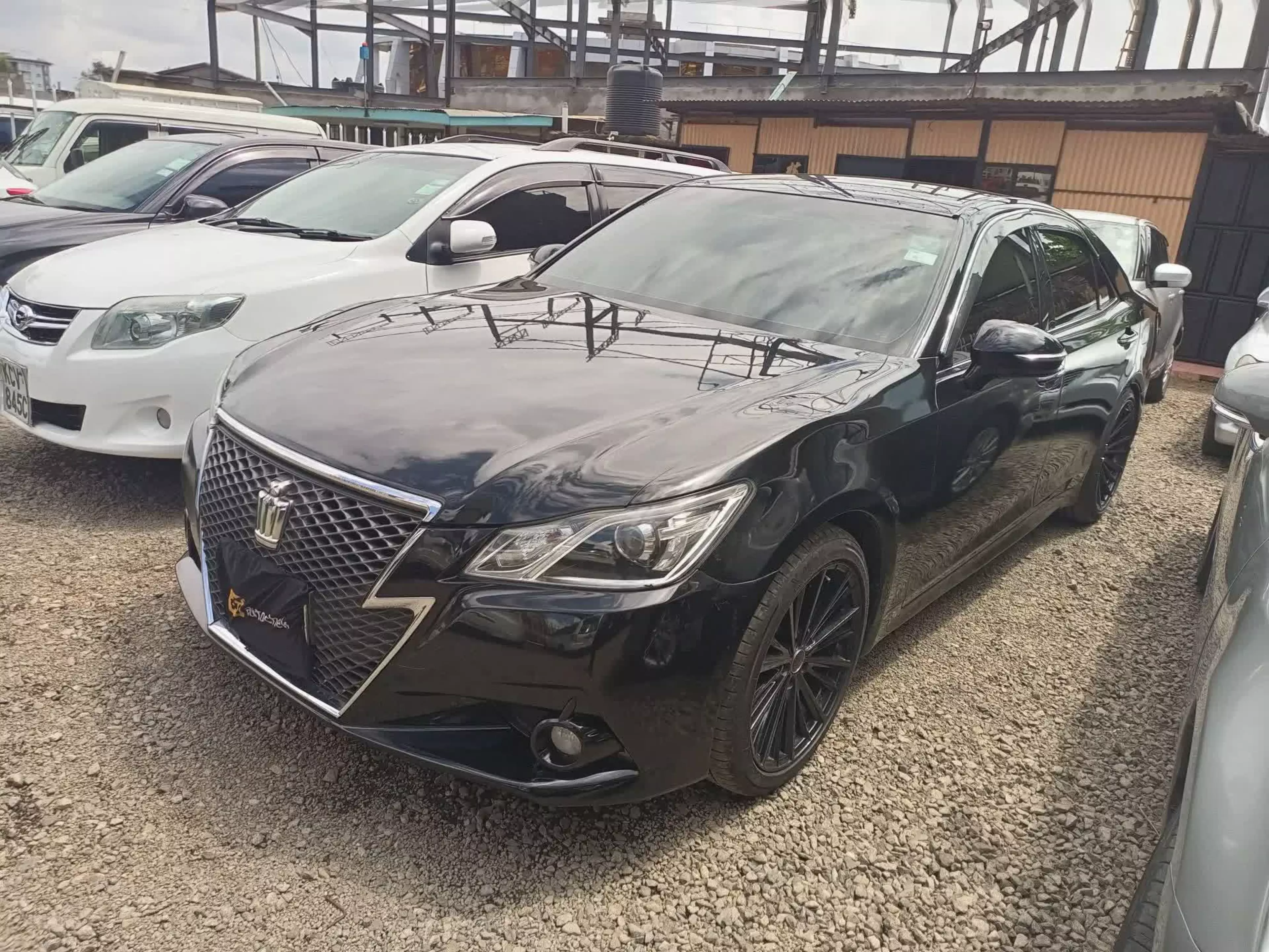 Toyota Crown Royal saloon Hybrid  - 2014