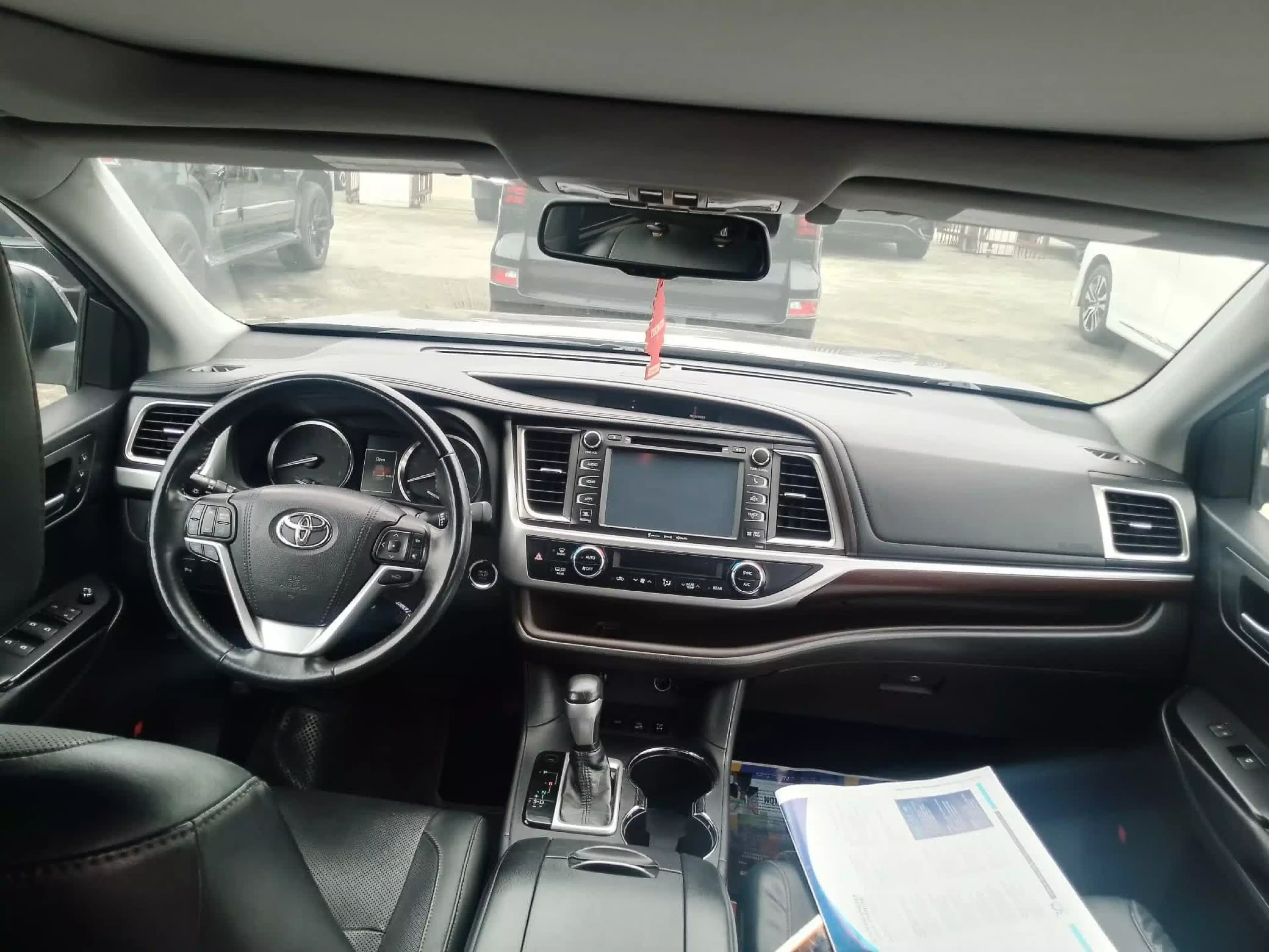 Toyota Highlander   - 2016
