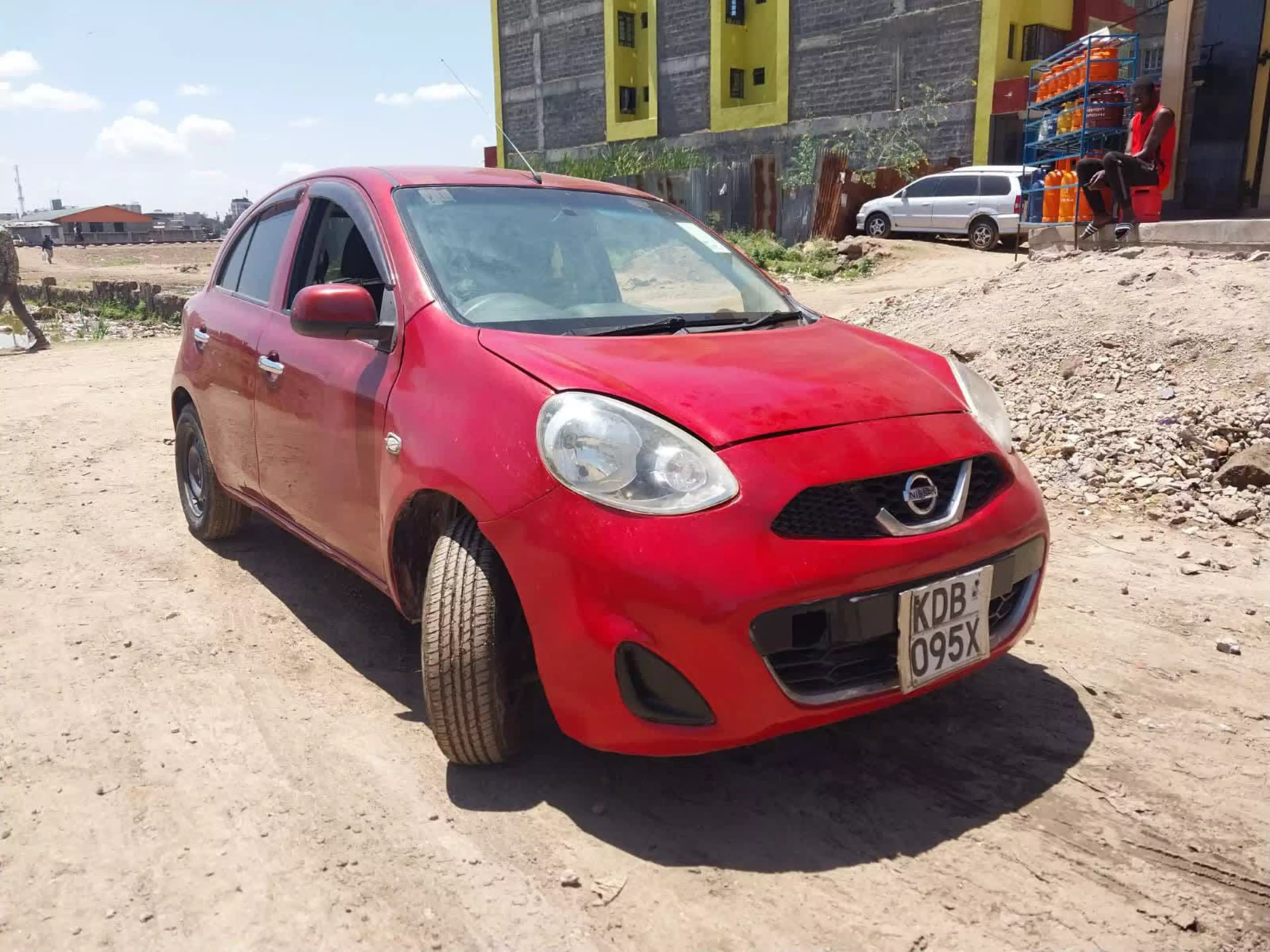 Nissan March    - 2016
