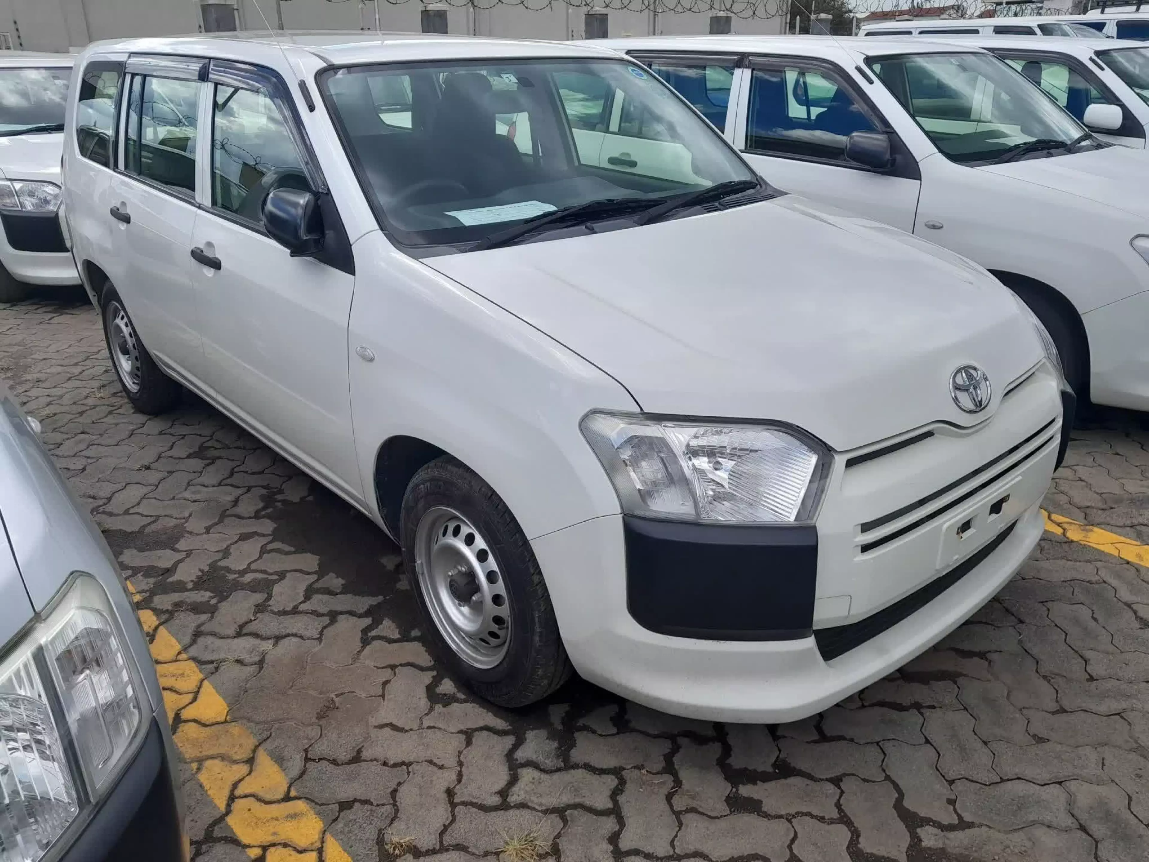 Toyota Succeed  - 2017