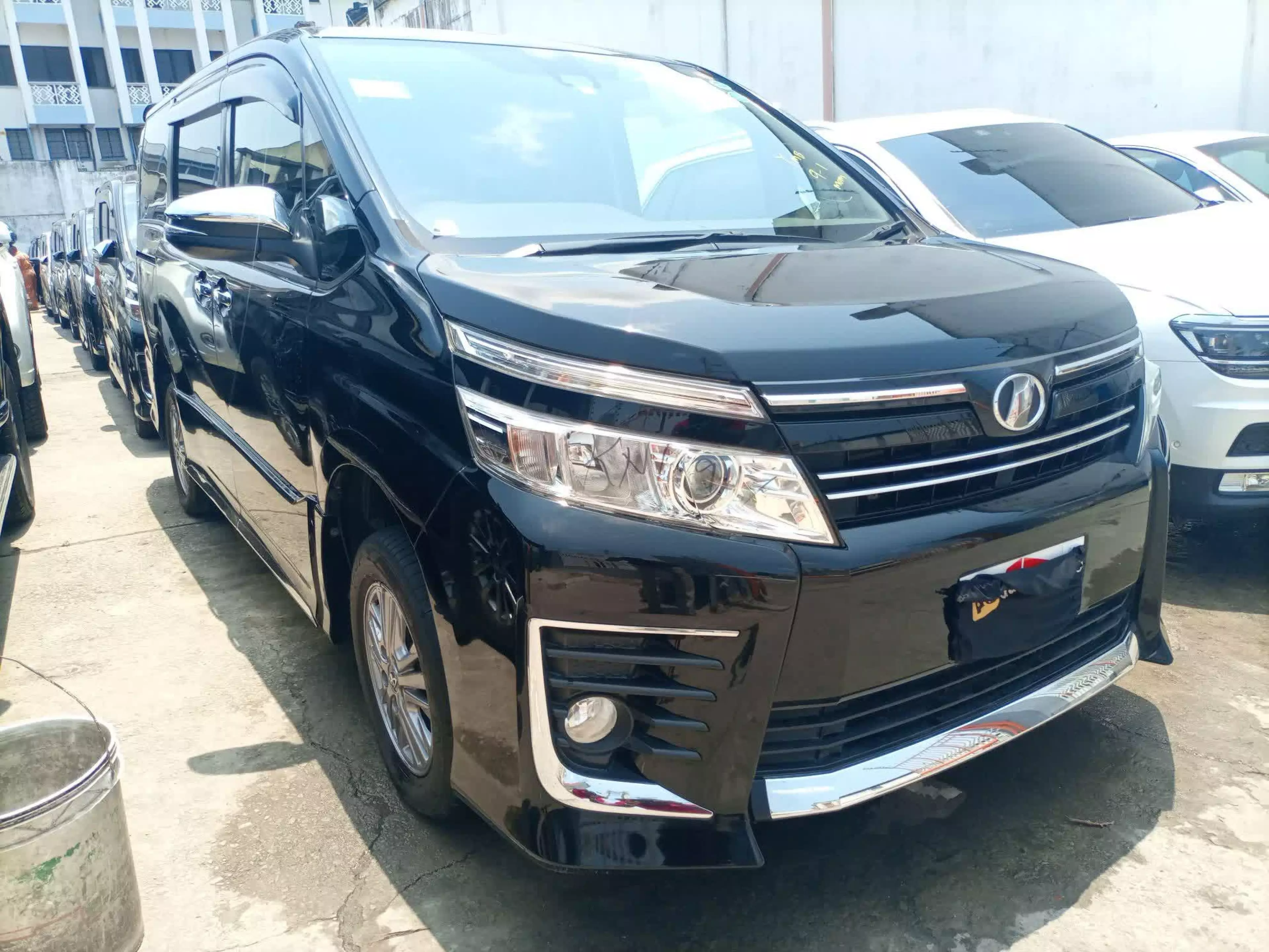 Toyota Voxy  - 2016