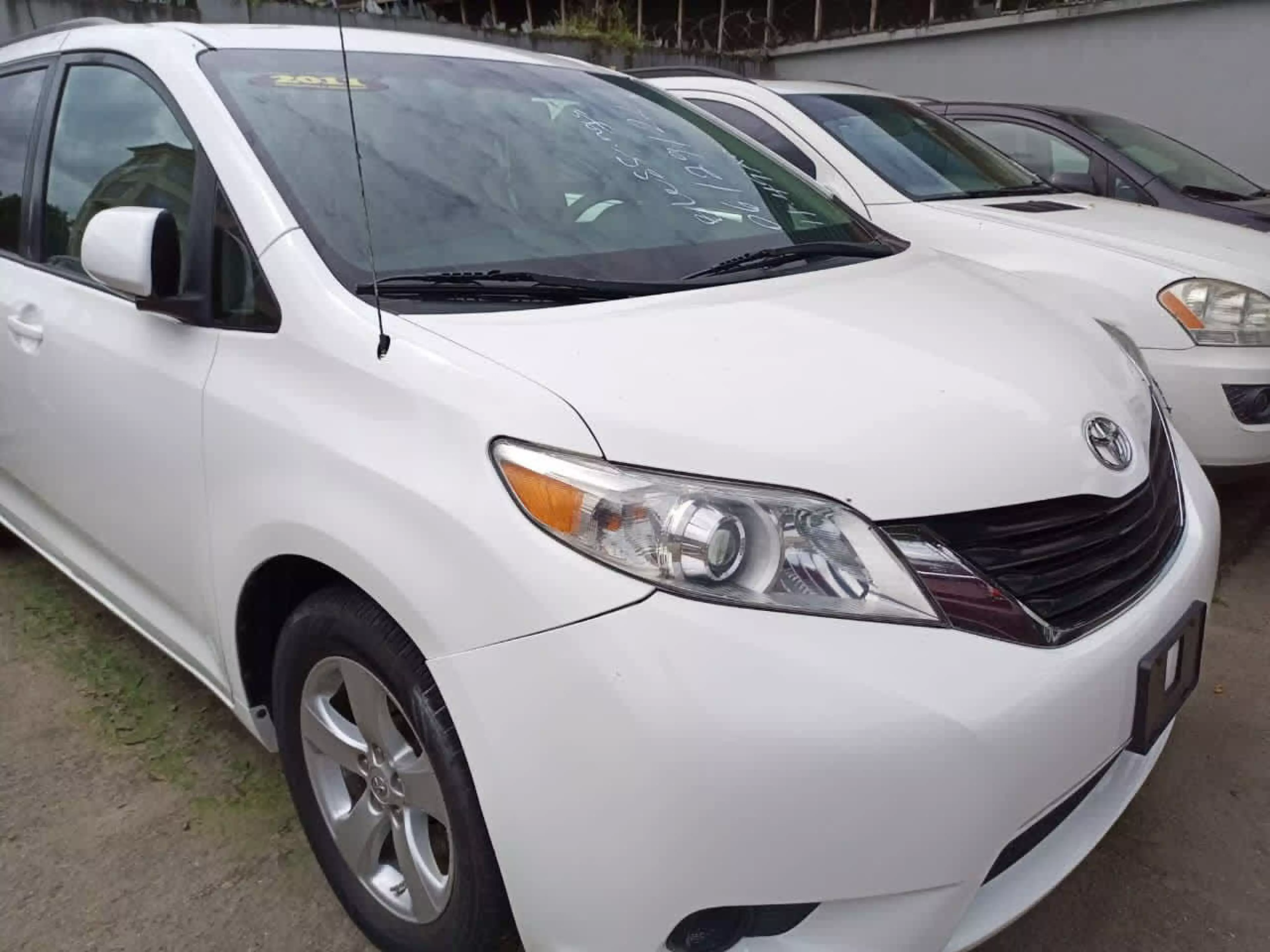 Toyota Sienna - 2011