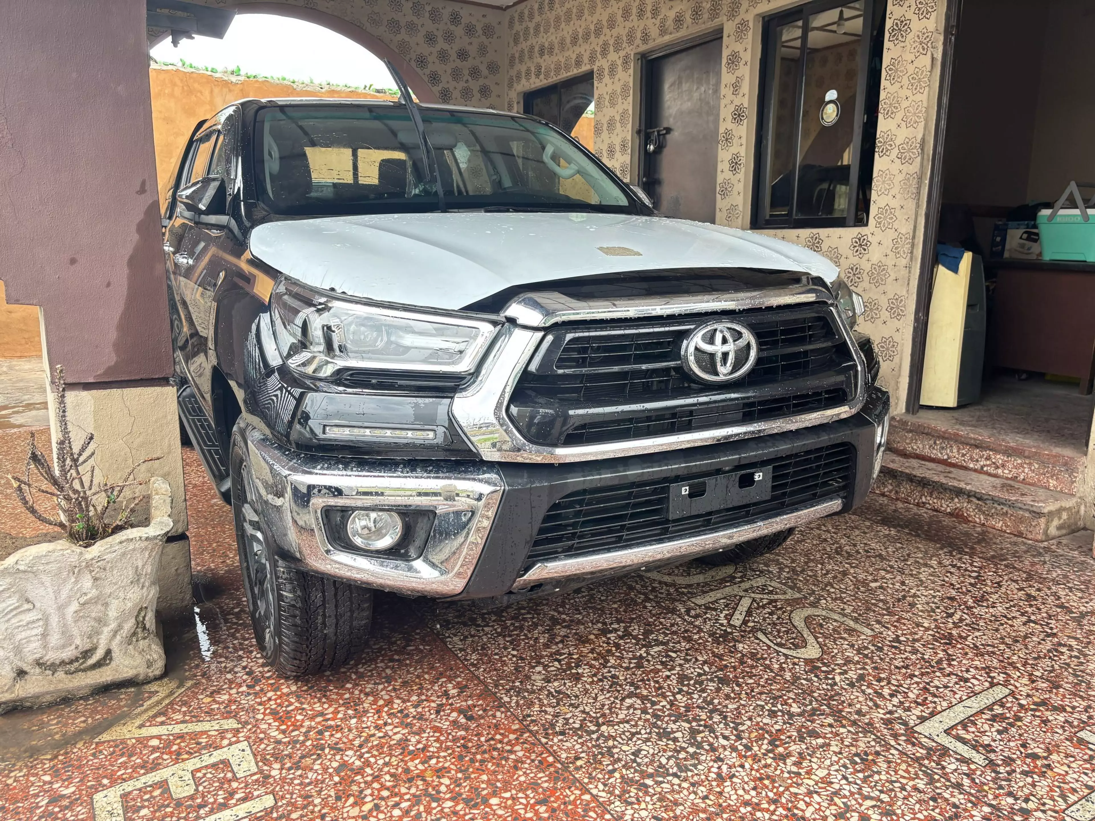 Toyota Hilux   - 2024