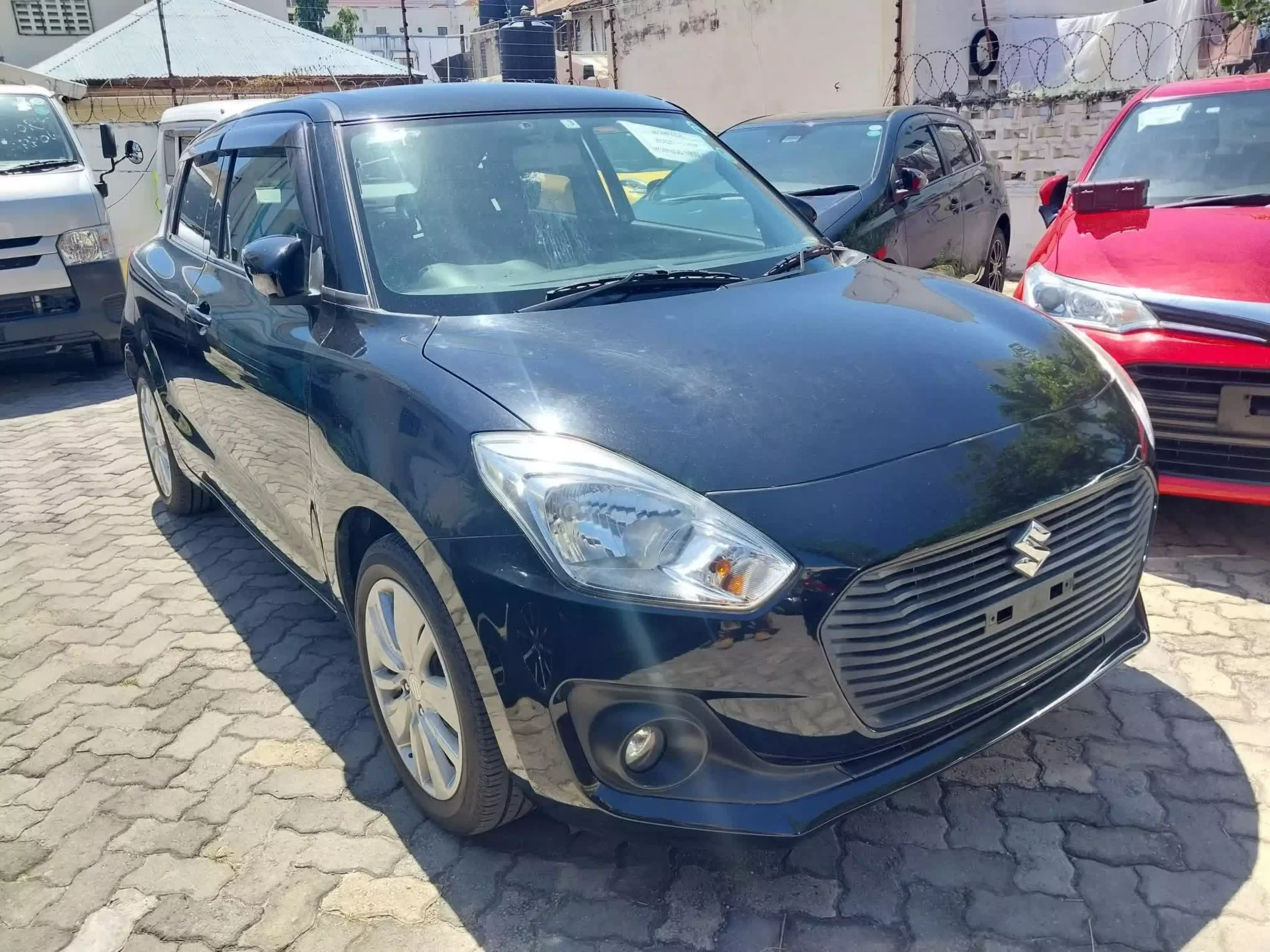 SUZUKI Swift GLX - 2016