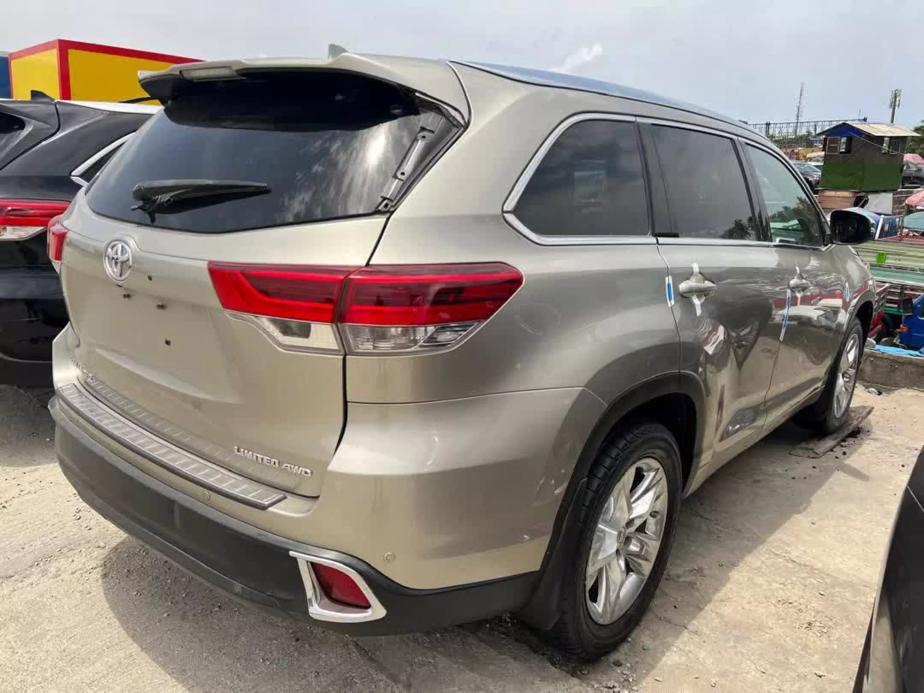 Toyota Highlander   - 2014