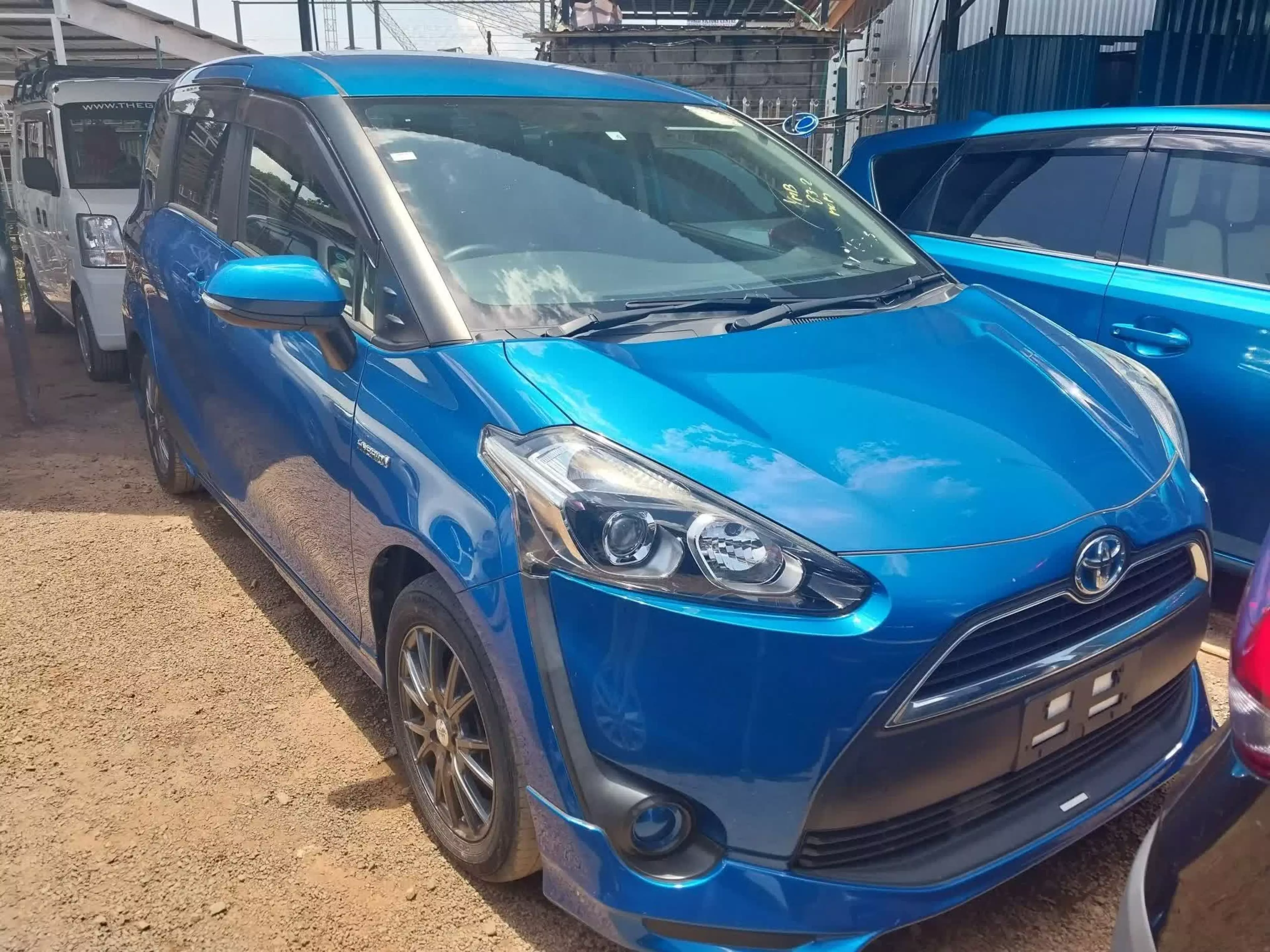 Toyota Sienta - 2016