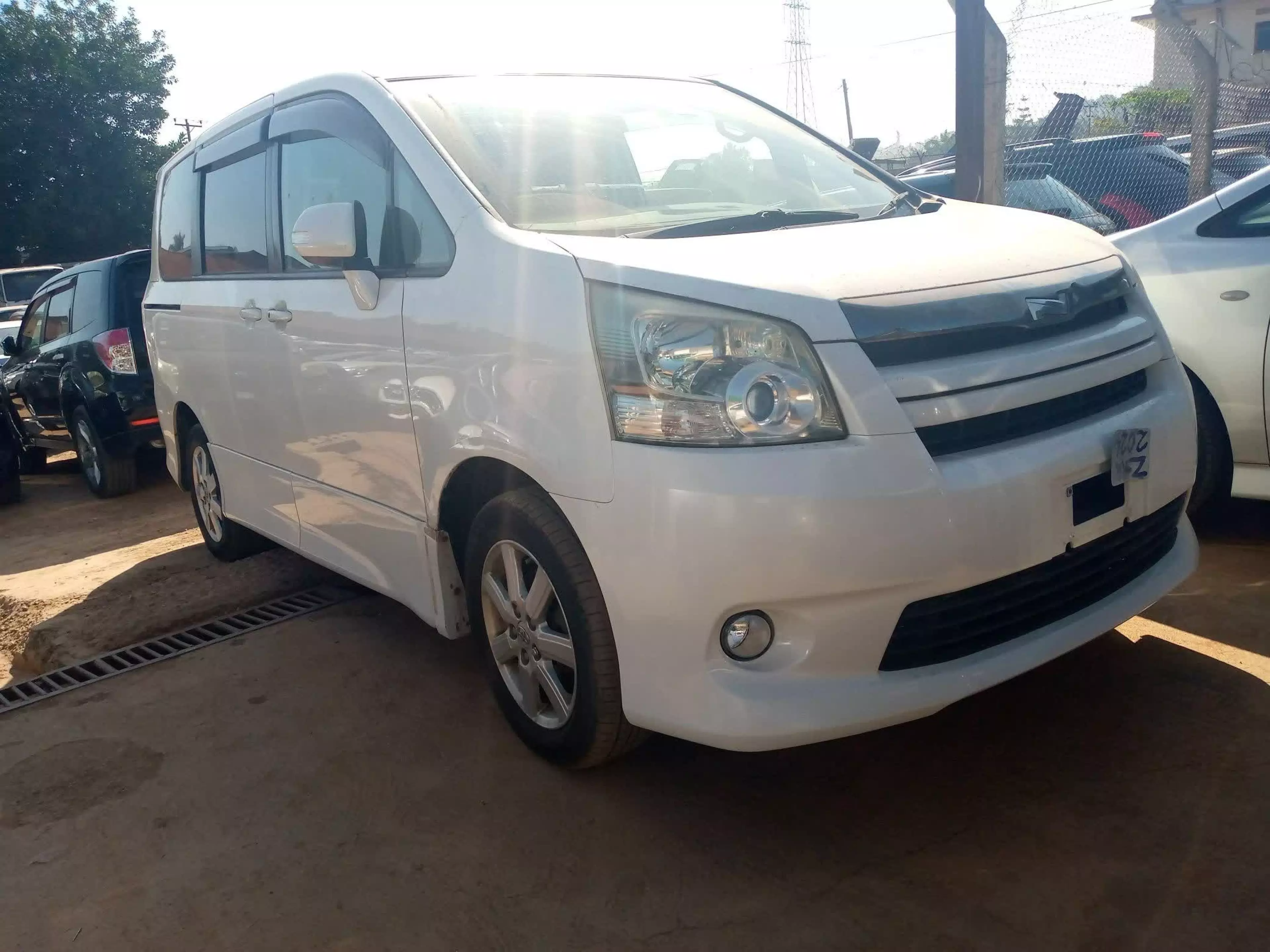 Toyota Noah - 2009