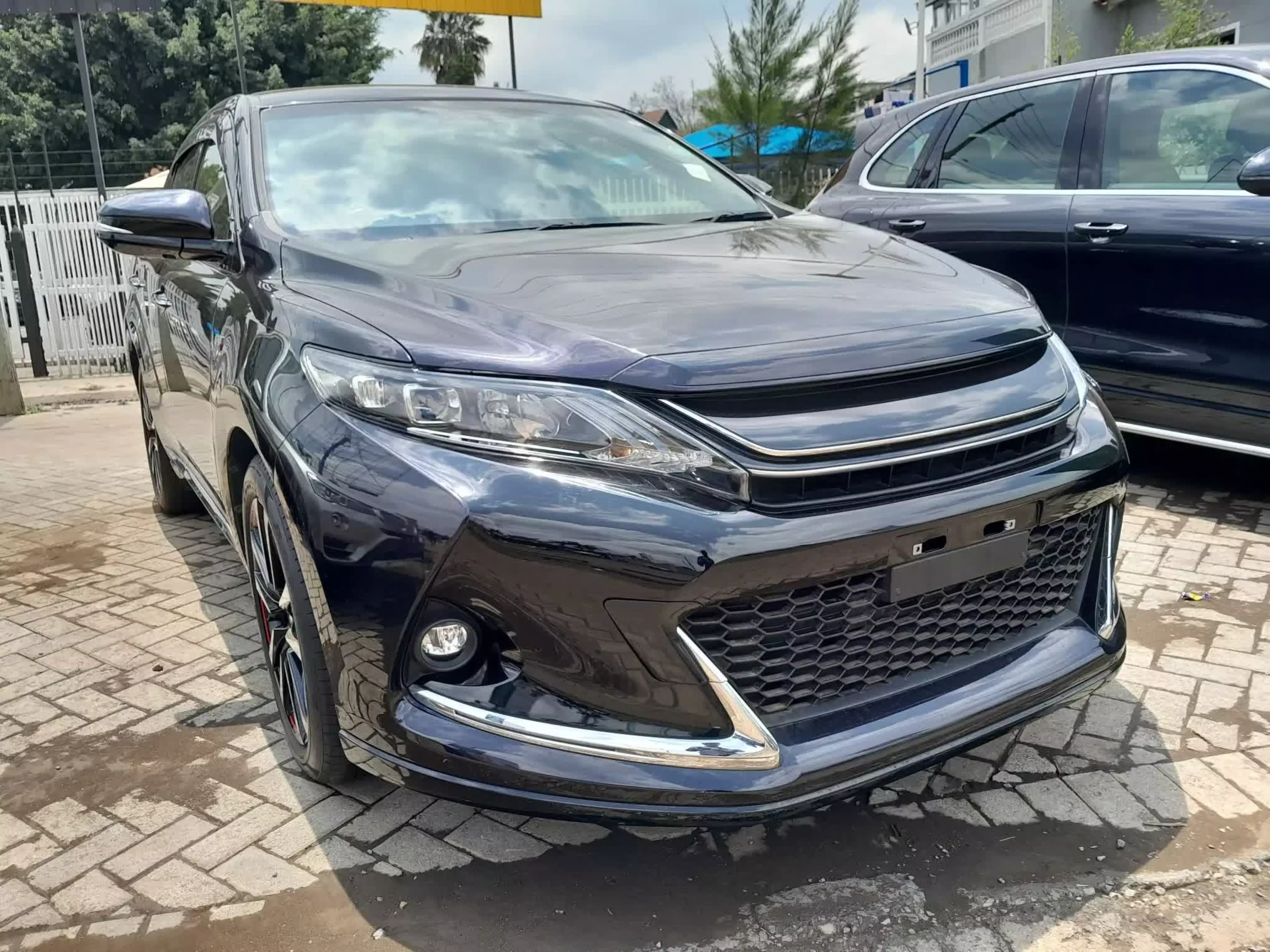 Toyota Harrier GS - 2016