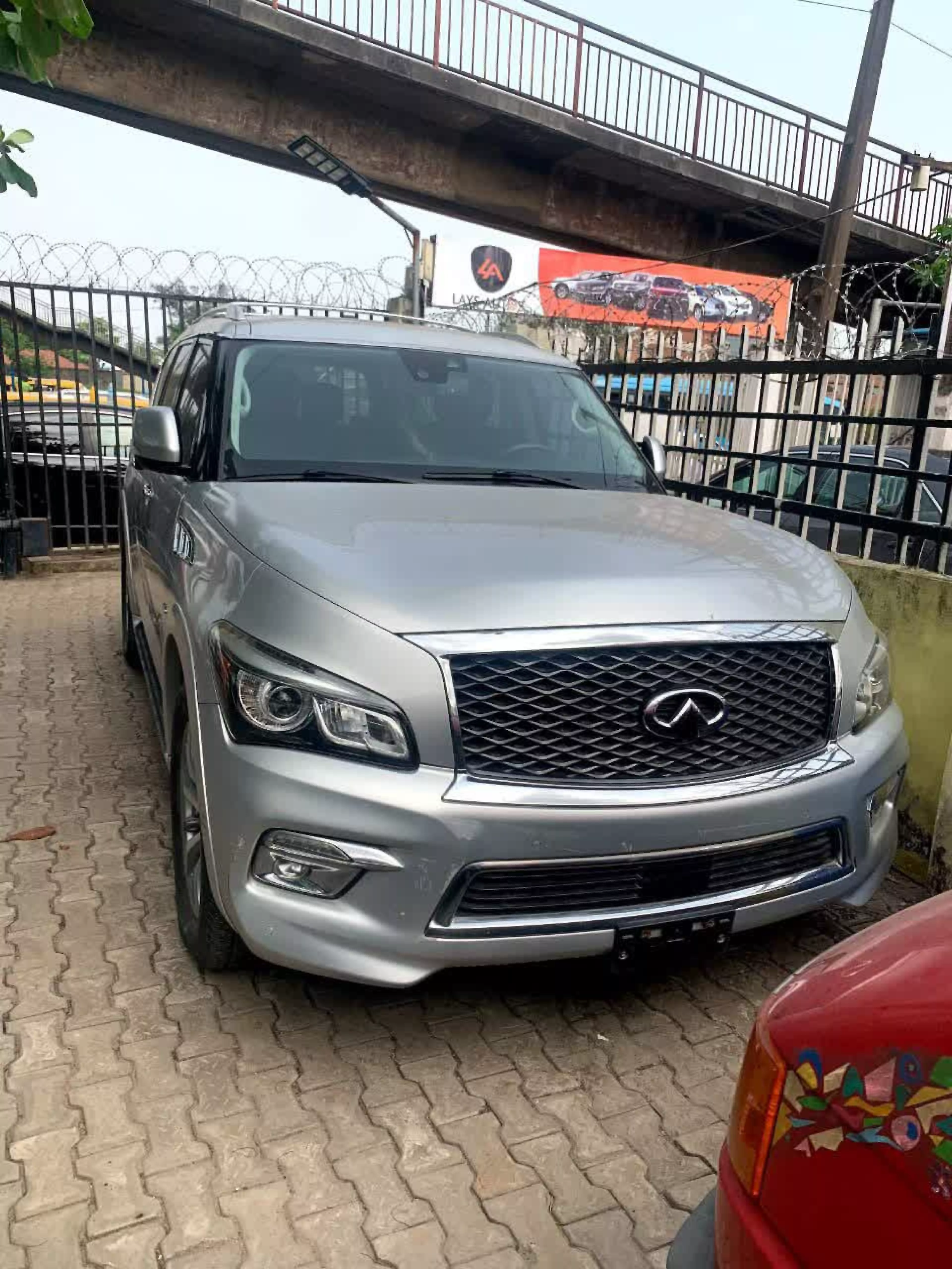 Infiniti QX80 - 2015