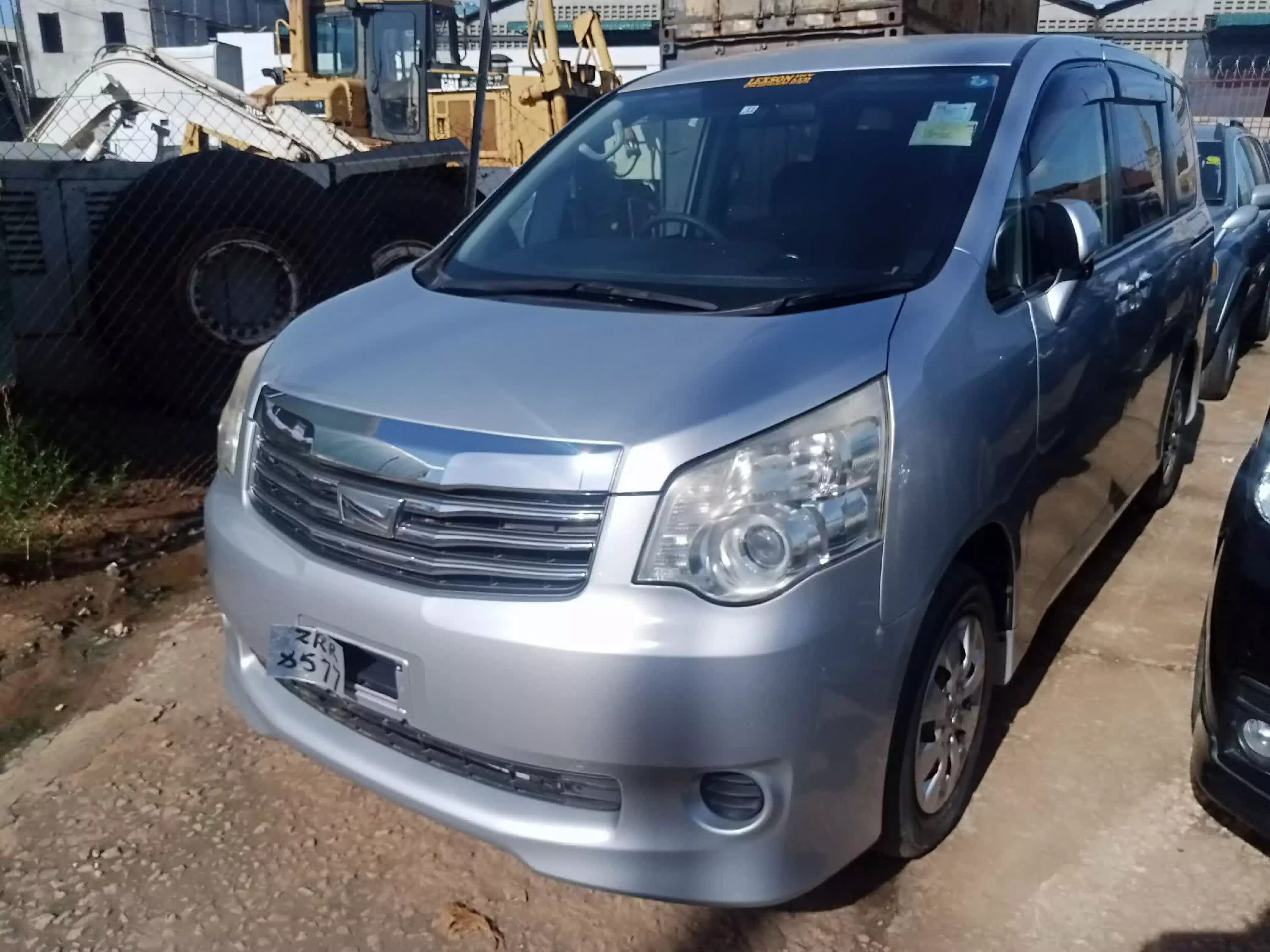 Toyota Noah - 2010