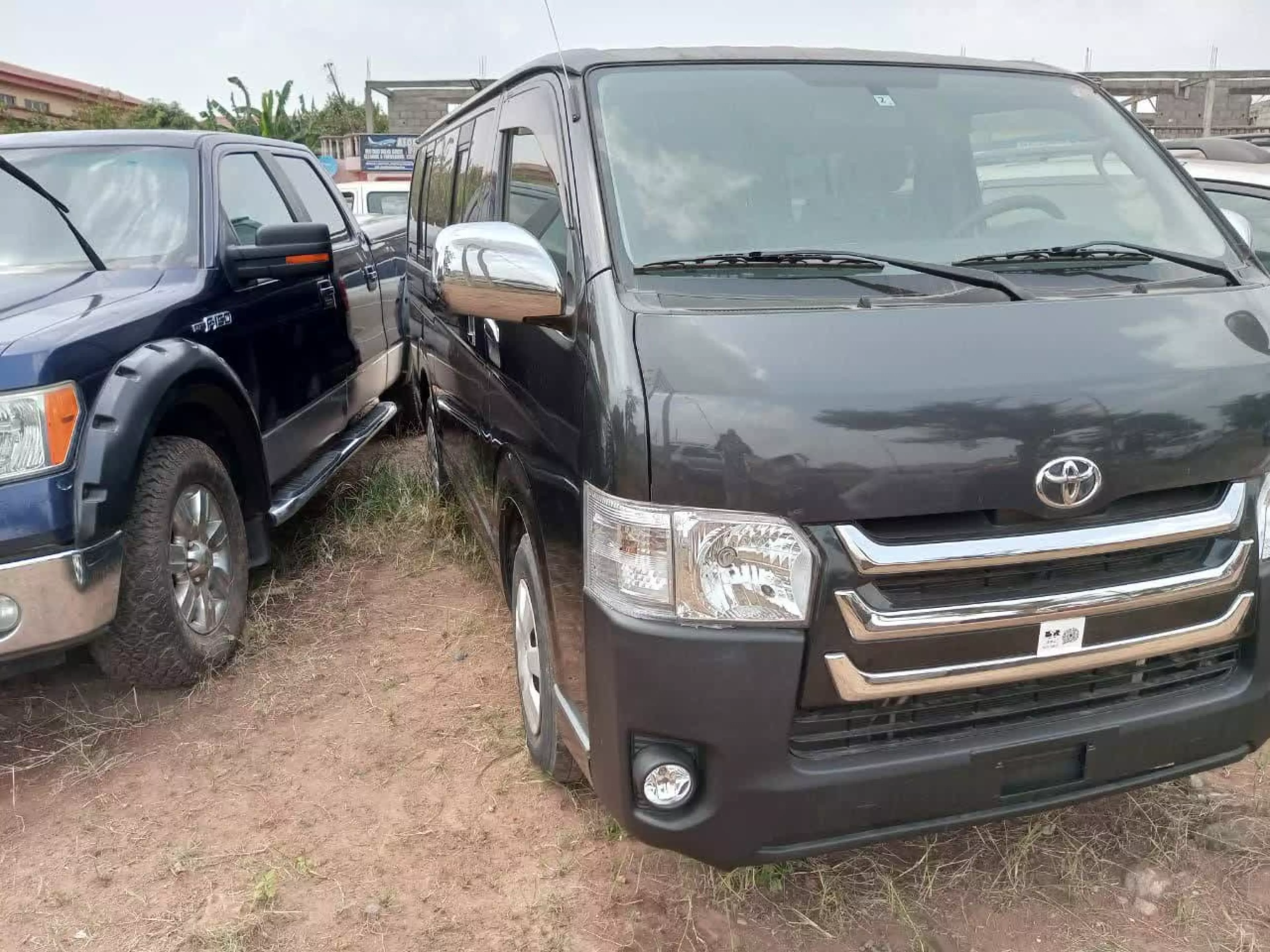 Toyota Hiace - 2012