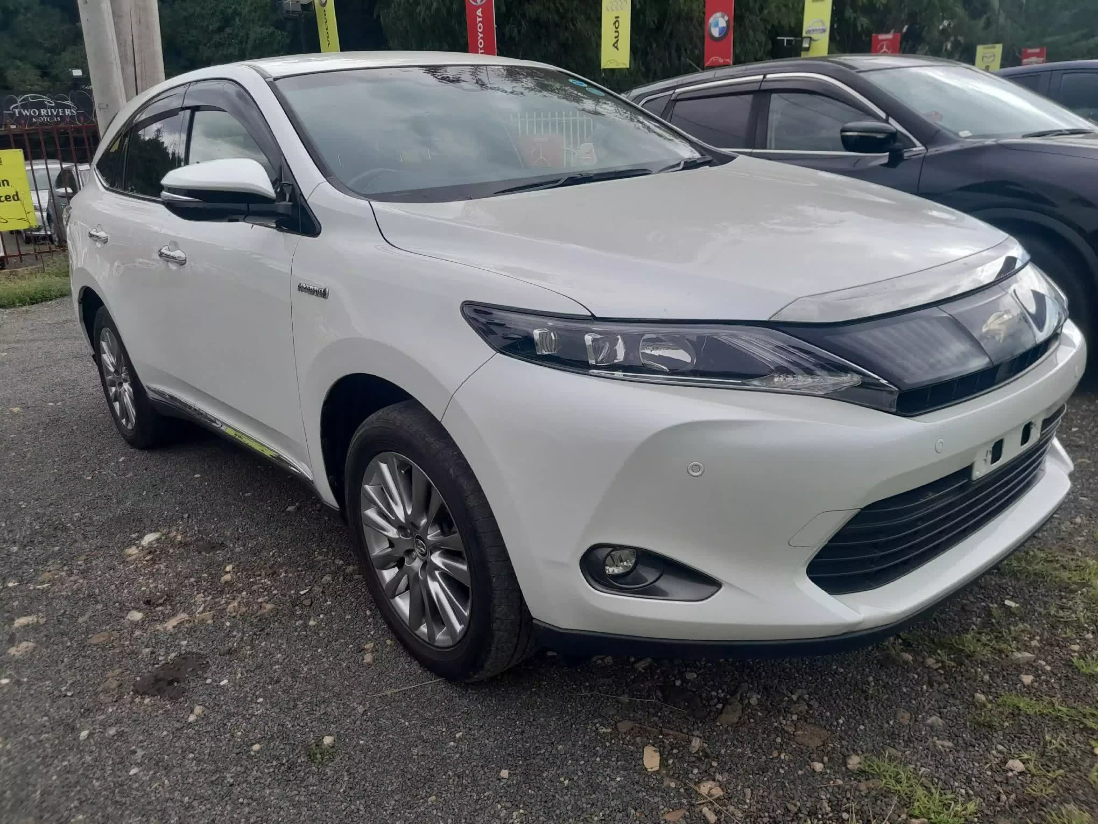 Toyota Harrier hybrid  - 2016