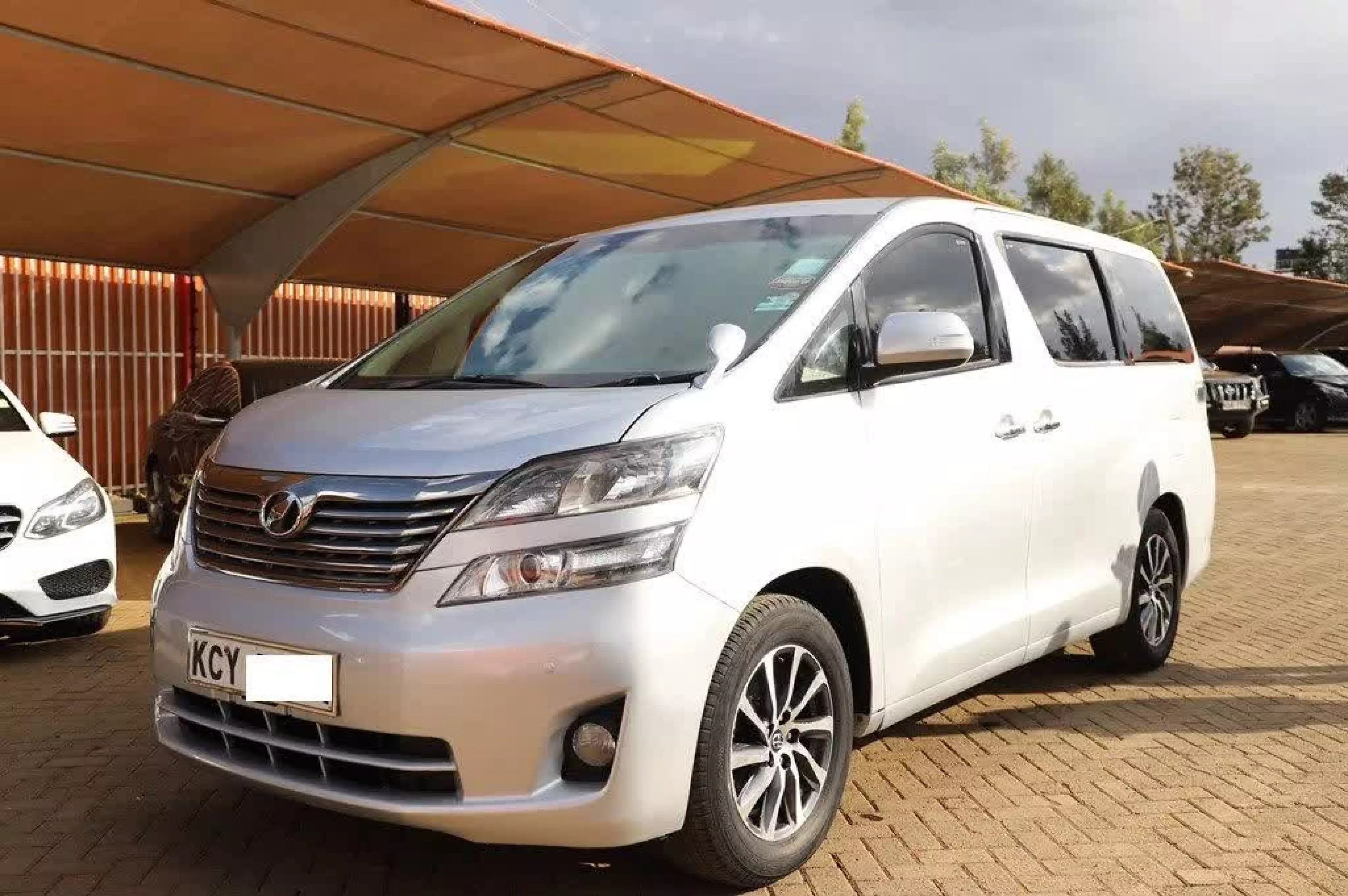 Toyota Vellfire  - 2012