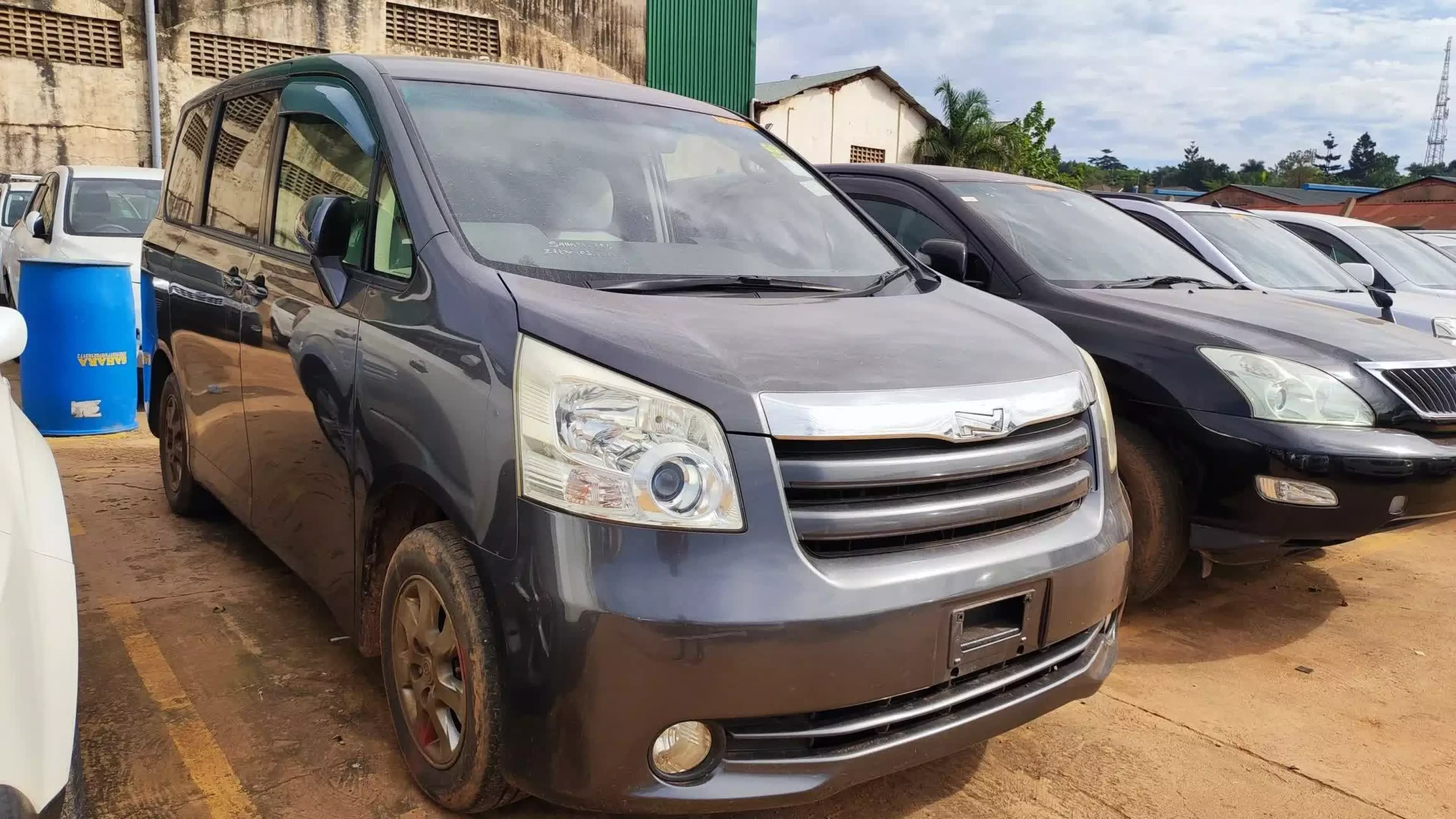 Toyota Noah - 2009